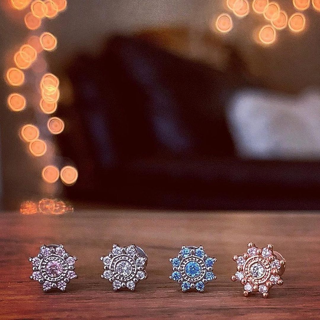 1/4 Clear CZ Starflake Cartilage Tragus Earring - Image 2