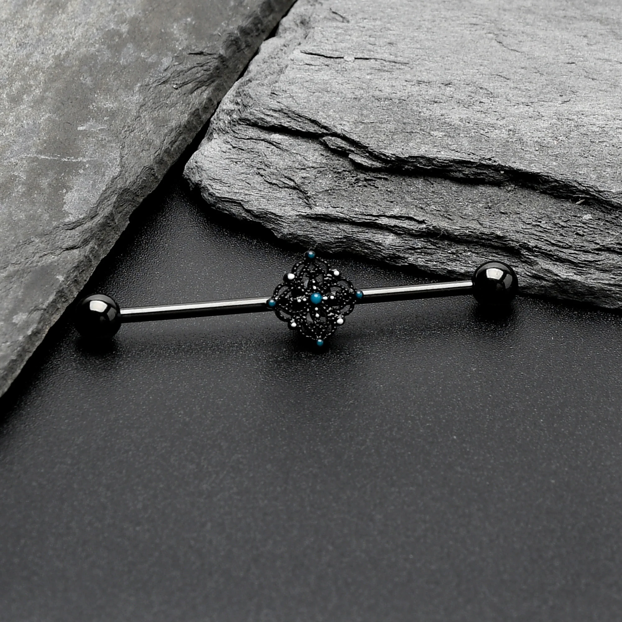 14G Blue Gem Black Lacy Rhombus Industrial Barbell 38mm - Image 4
