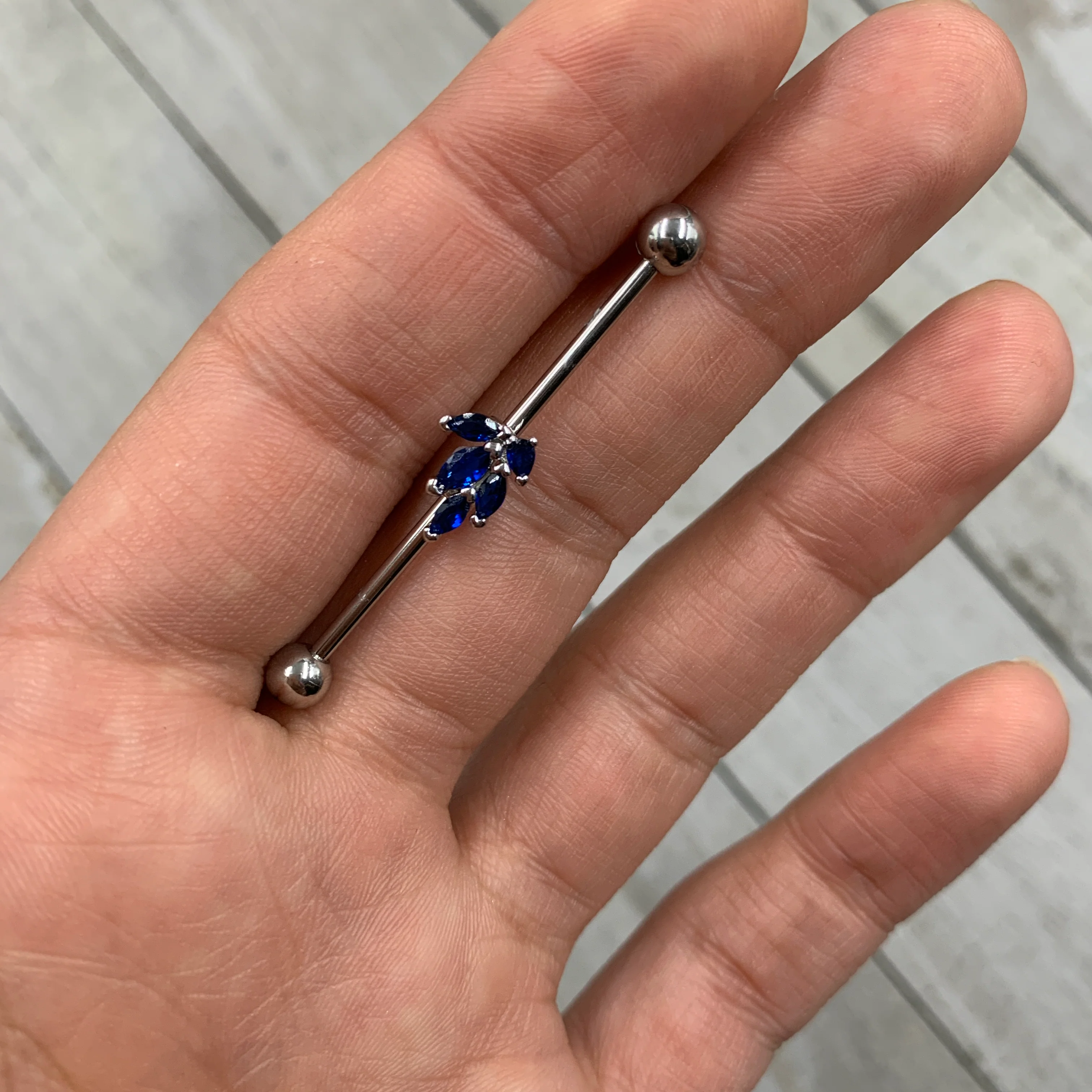 14G Blue Gem Leaf Cluster Industrial Barbell 38mm - Image 2
