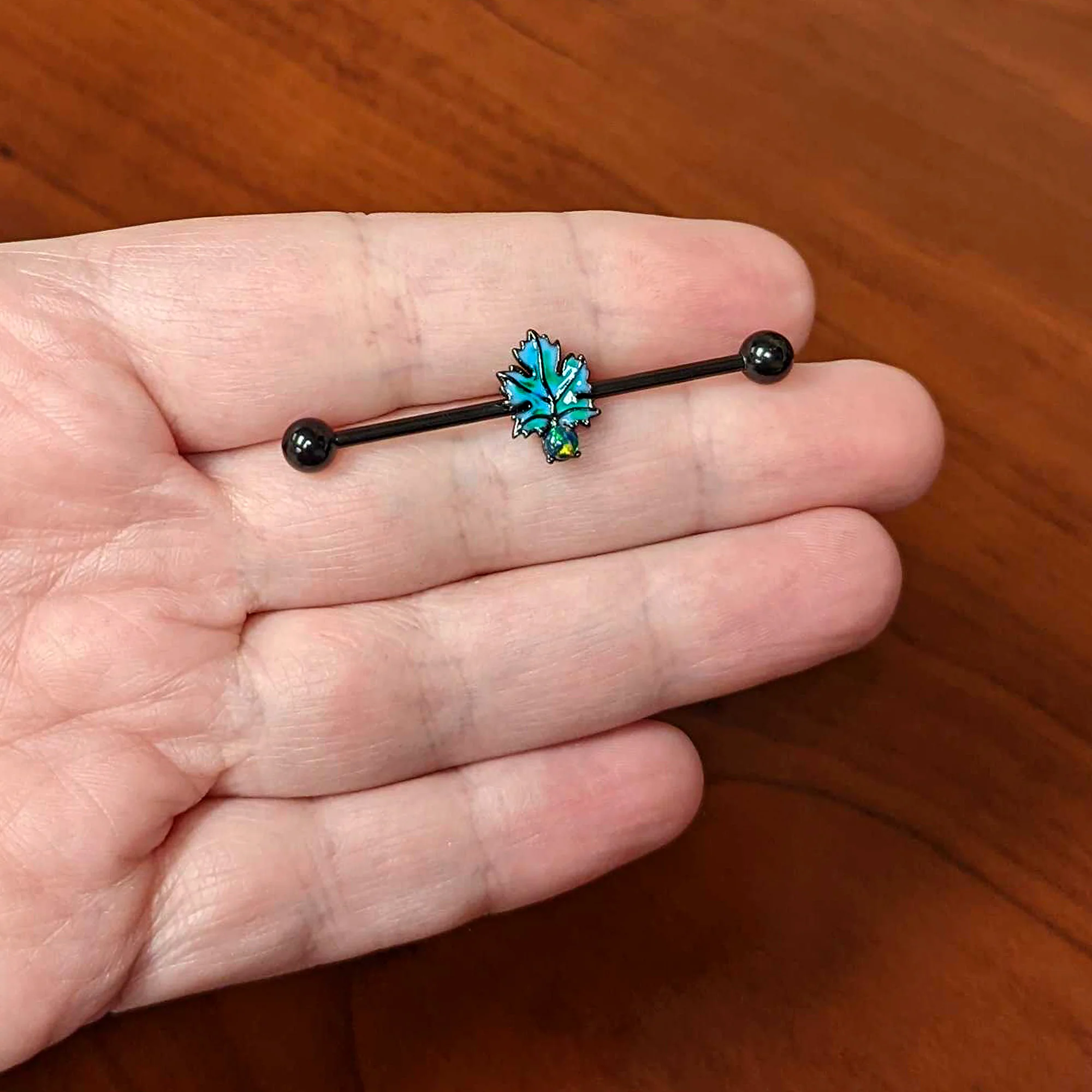 14G Green Synthetic Opal Black Fall Leaf Industrial Barbell 38mm - Image 3