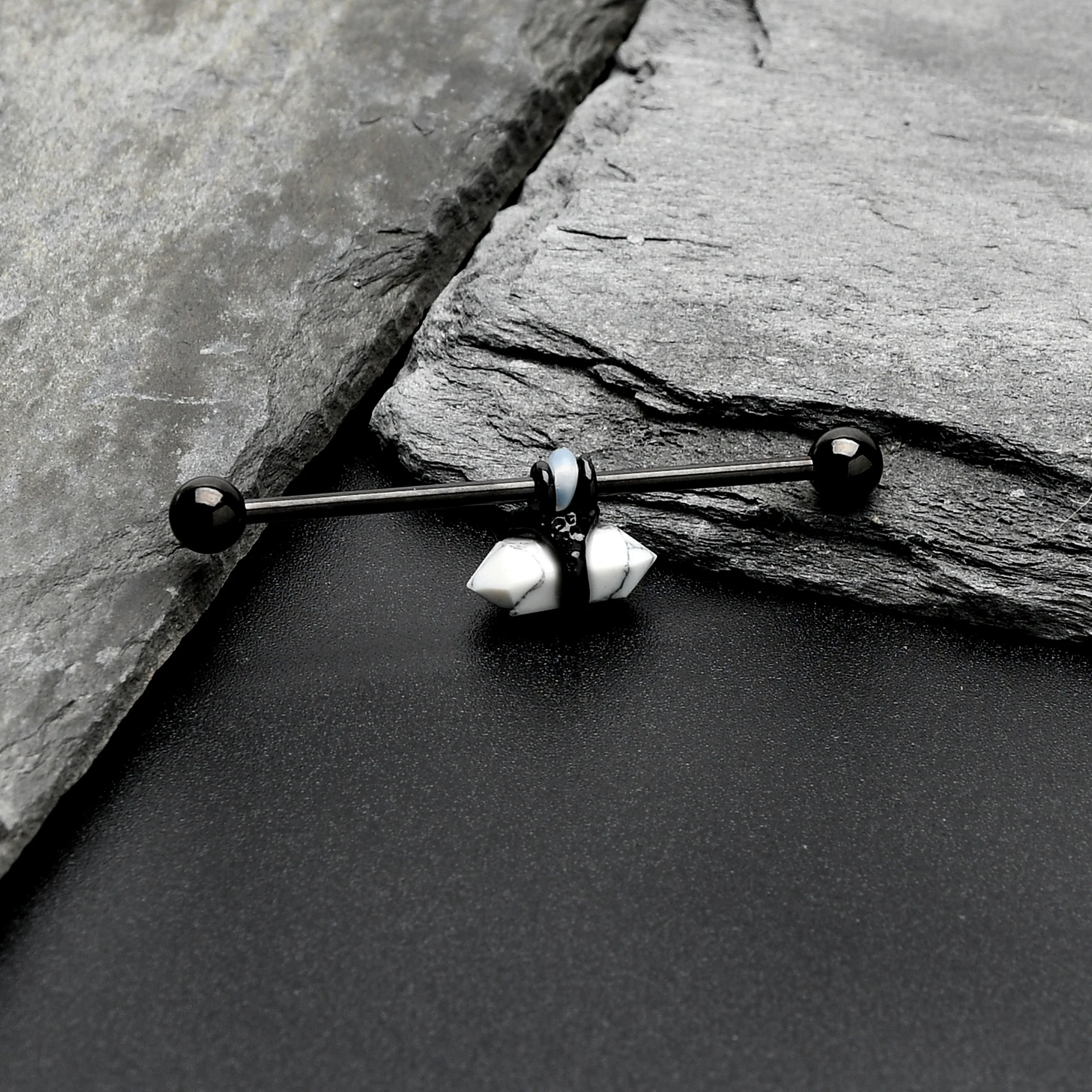 14G White Howlite Black Claw Industrial Barbell 38mm - Image 4