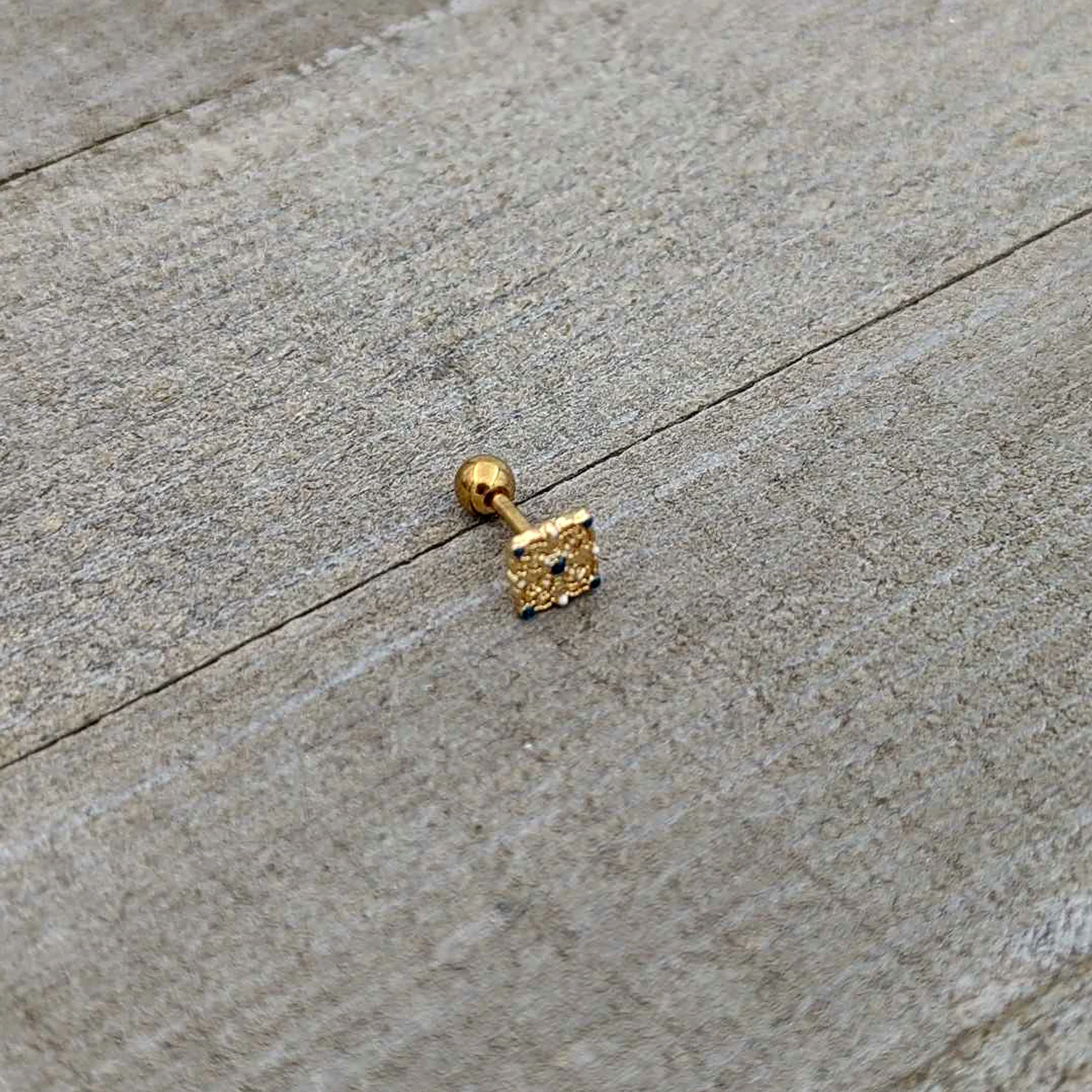 16G 1/4 Blue Gem Gold Tone Lacy Rhombus Cartilage Tragus Earring - Image 7