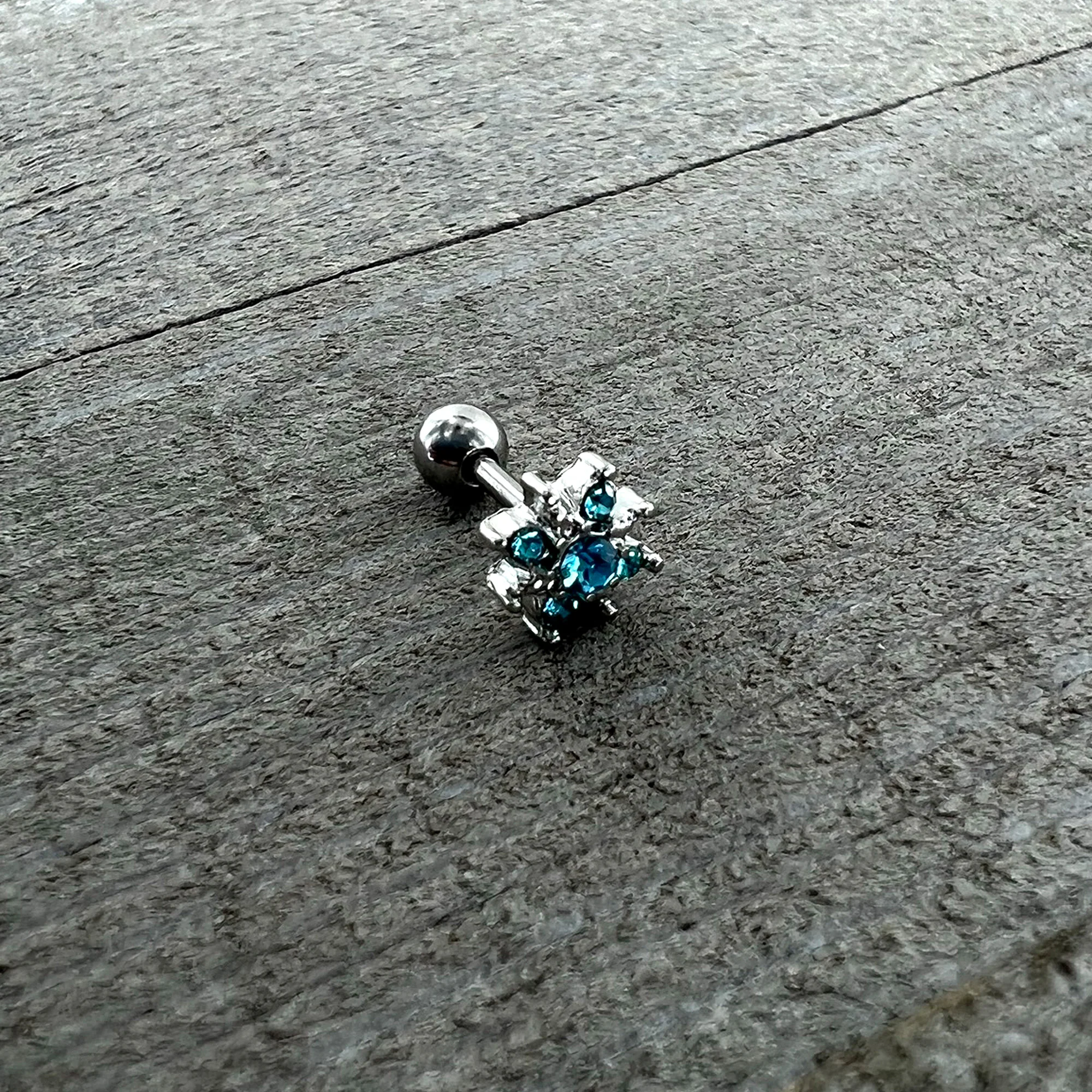 16G 1/4 Blue Gem Stylish Snowflake Cartilage Tragus Earring - Image 7
