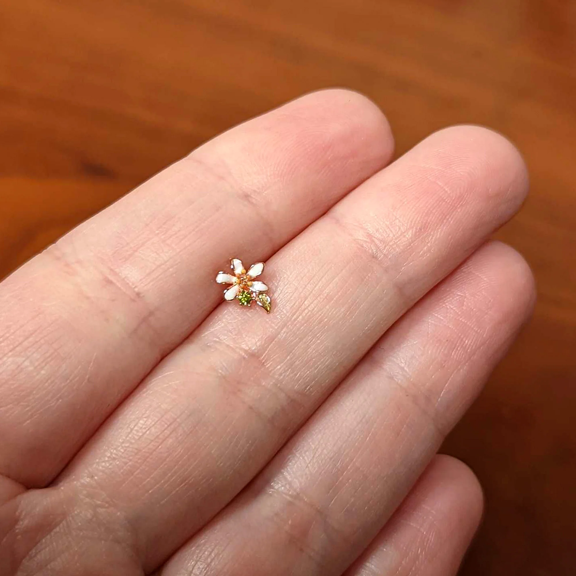 16G 1/4 Green CZ Gem Rose Gold Tone Bold Flower Labret Tragus - Image 5