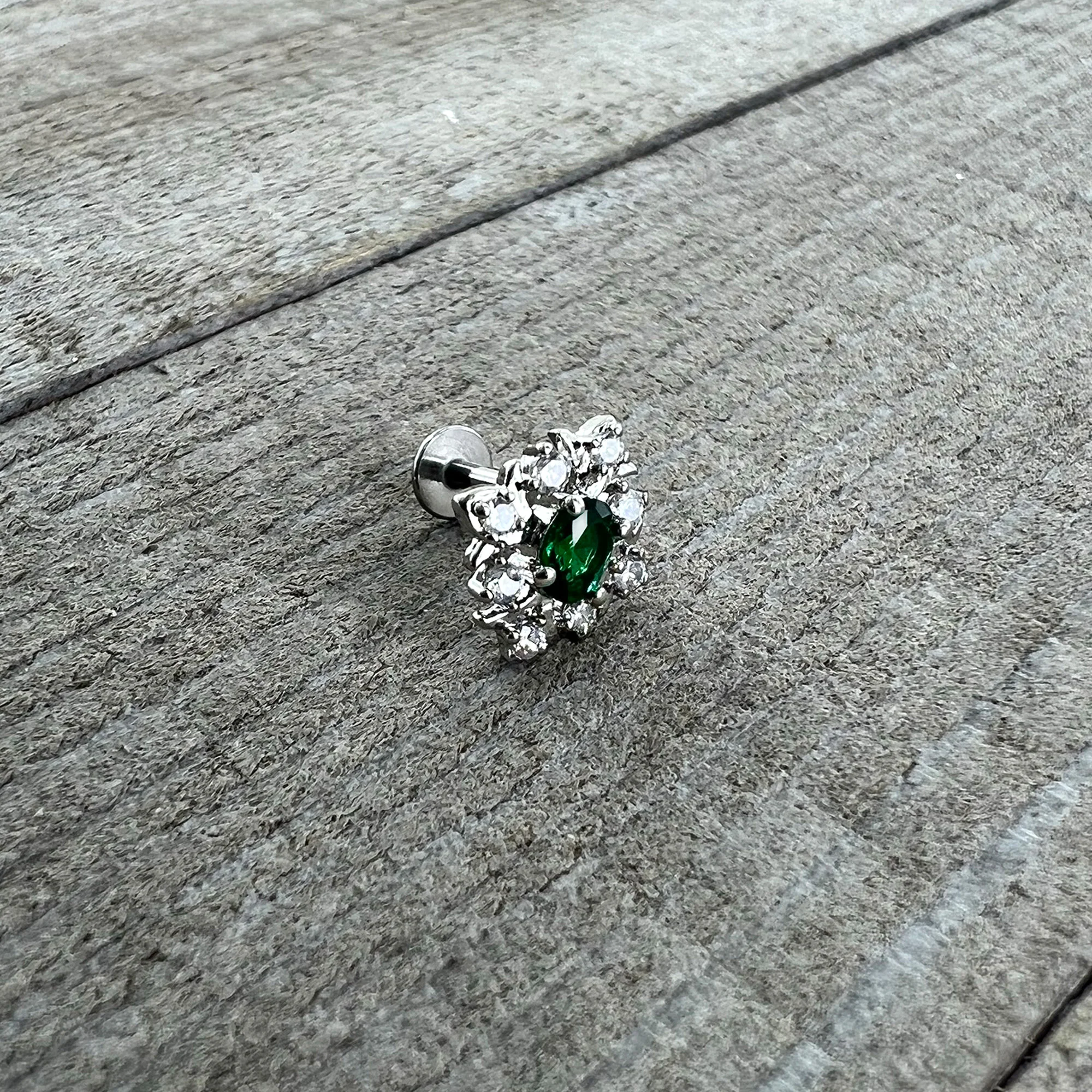 16G 1/4 Green Gem Ornate Art Deco Labret Monroe Tragus - Image 6
