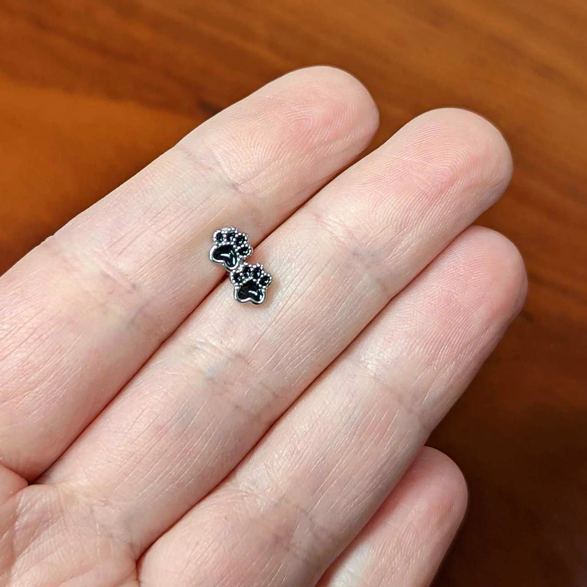 16G 1/4 Textured Black Paw Prints Cartilage Tragus Earring - Image 5
