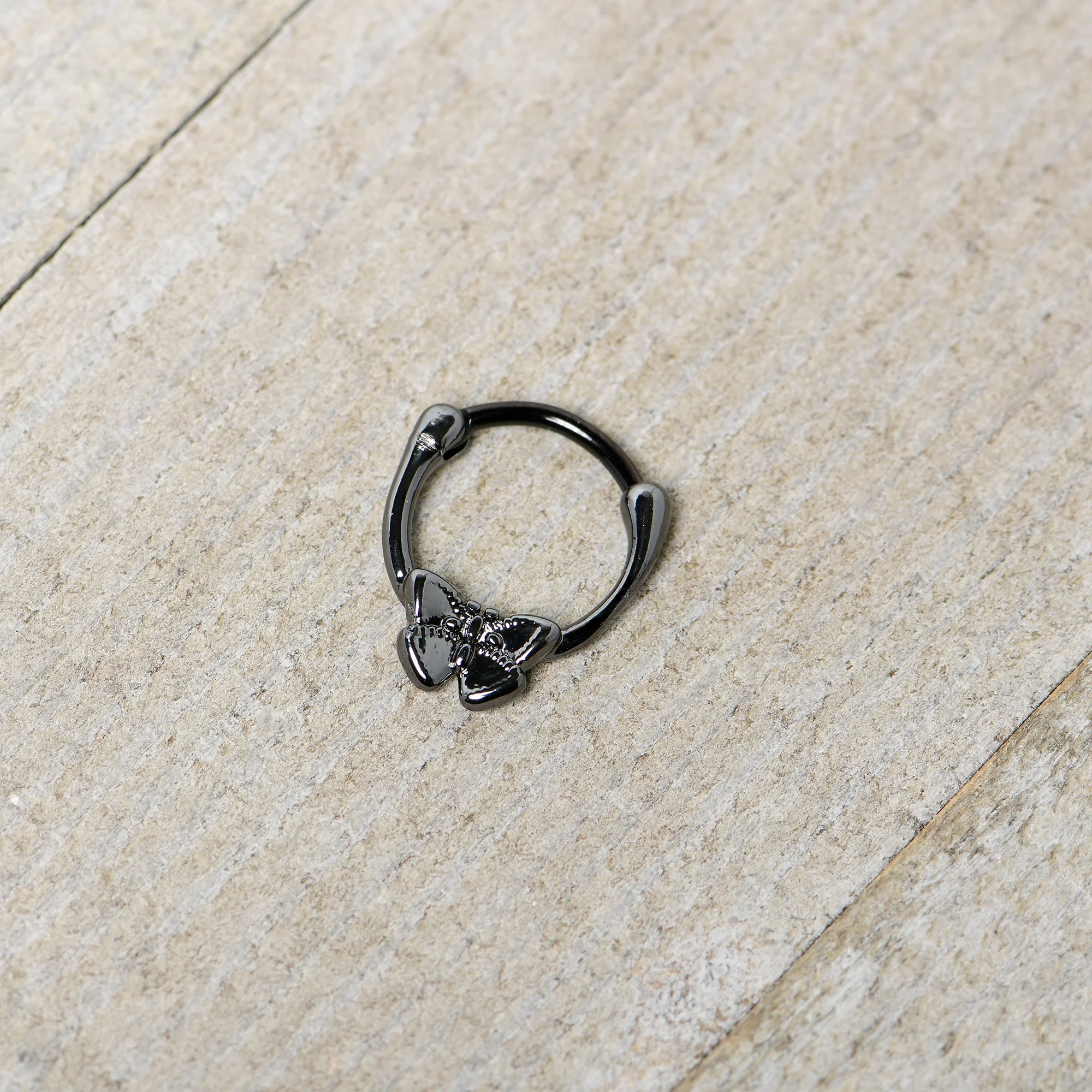 16G 3/8 Black Textured Simple Butterfly Cartilage Clicker - Image 5