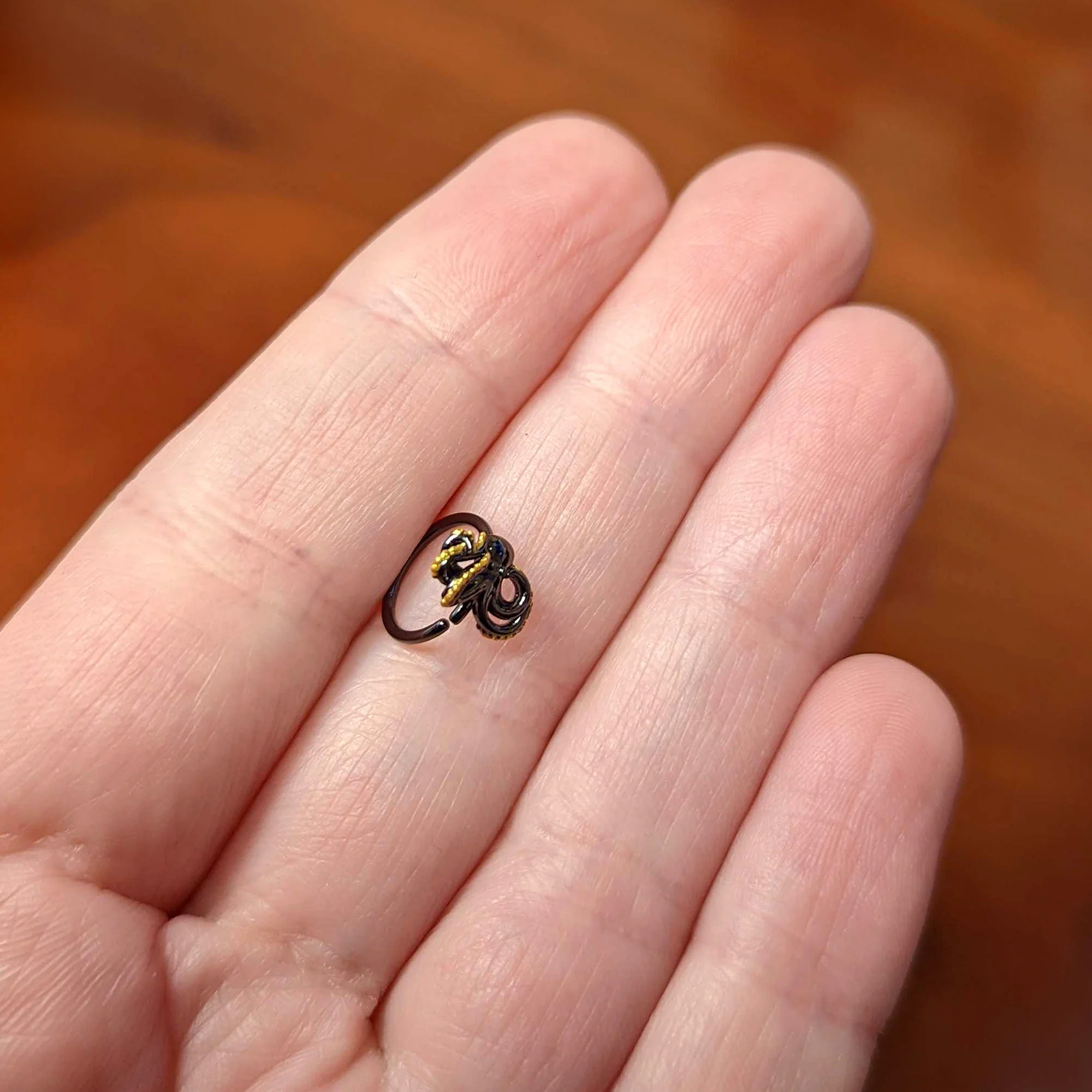 20G 5/16 Black Understated Octopus Cartilage Closure Ring - Image 5