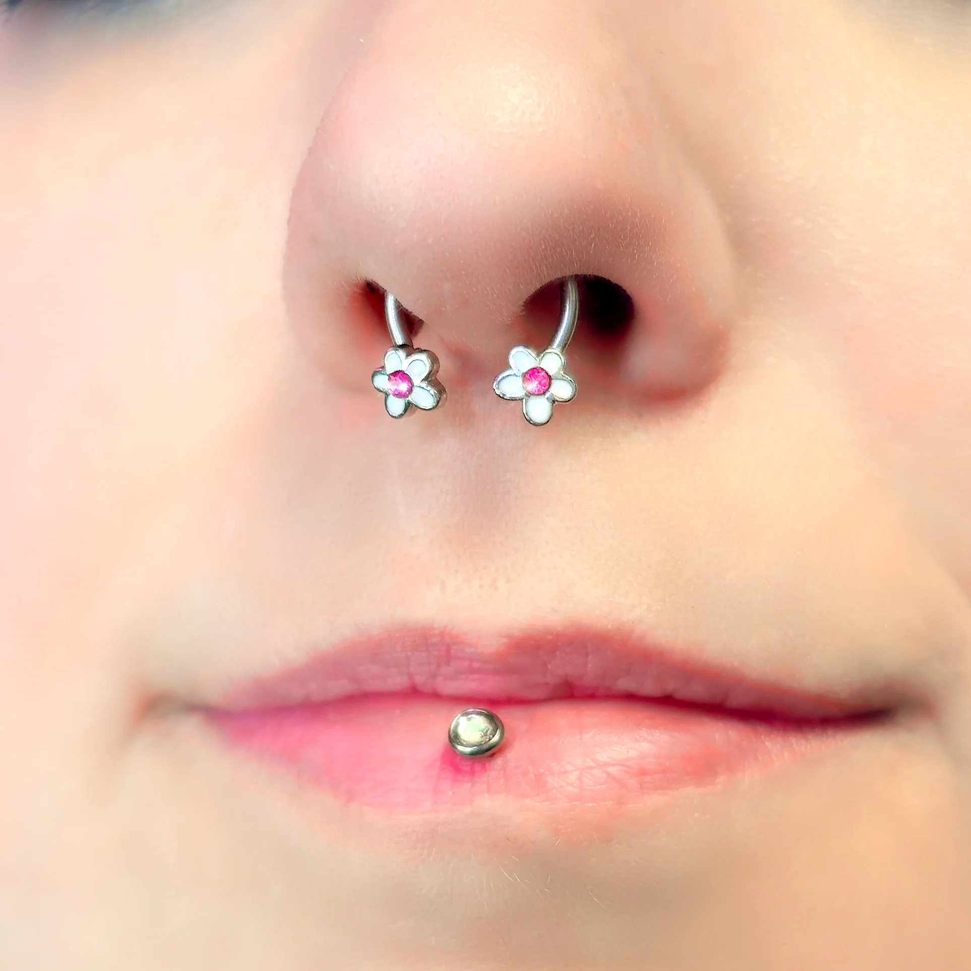 16G 3/8 Pink Gem Daisy Flowers Horseshoe Circular Barbell - Image 2
