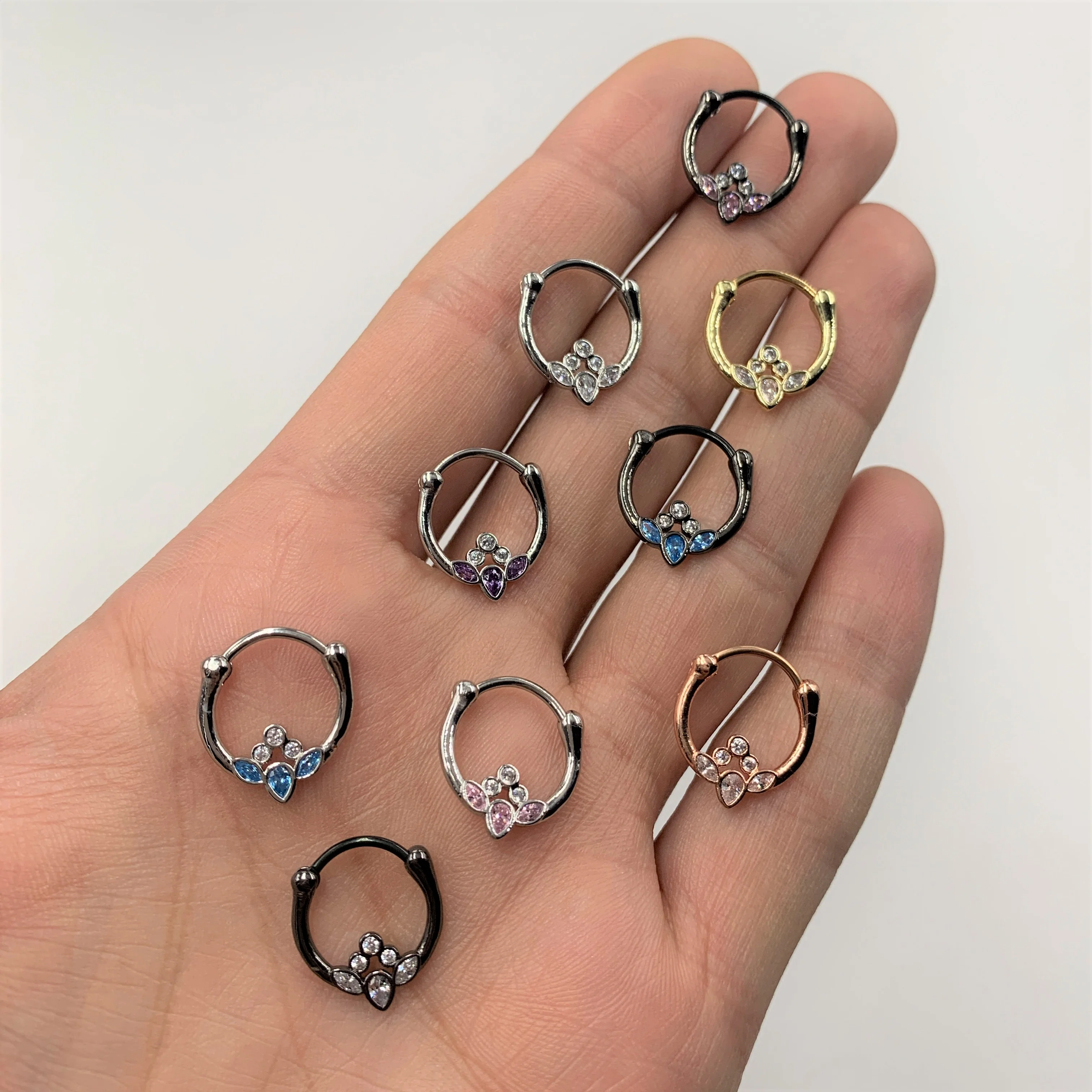 16G 3/8 Clear Gem Classic Cluster Septum Clicker - Image 3