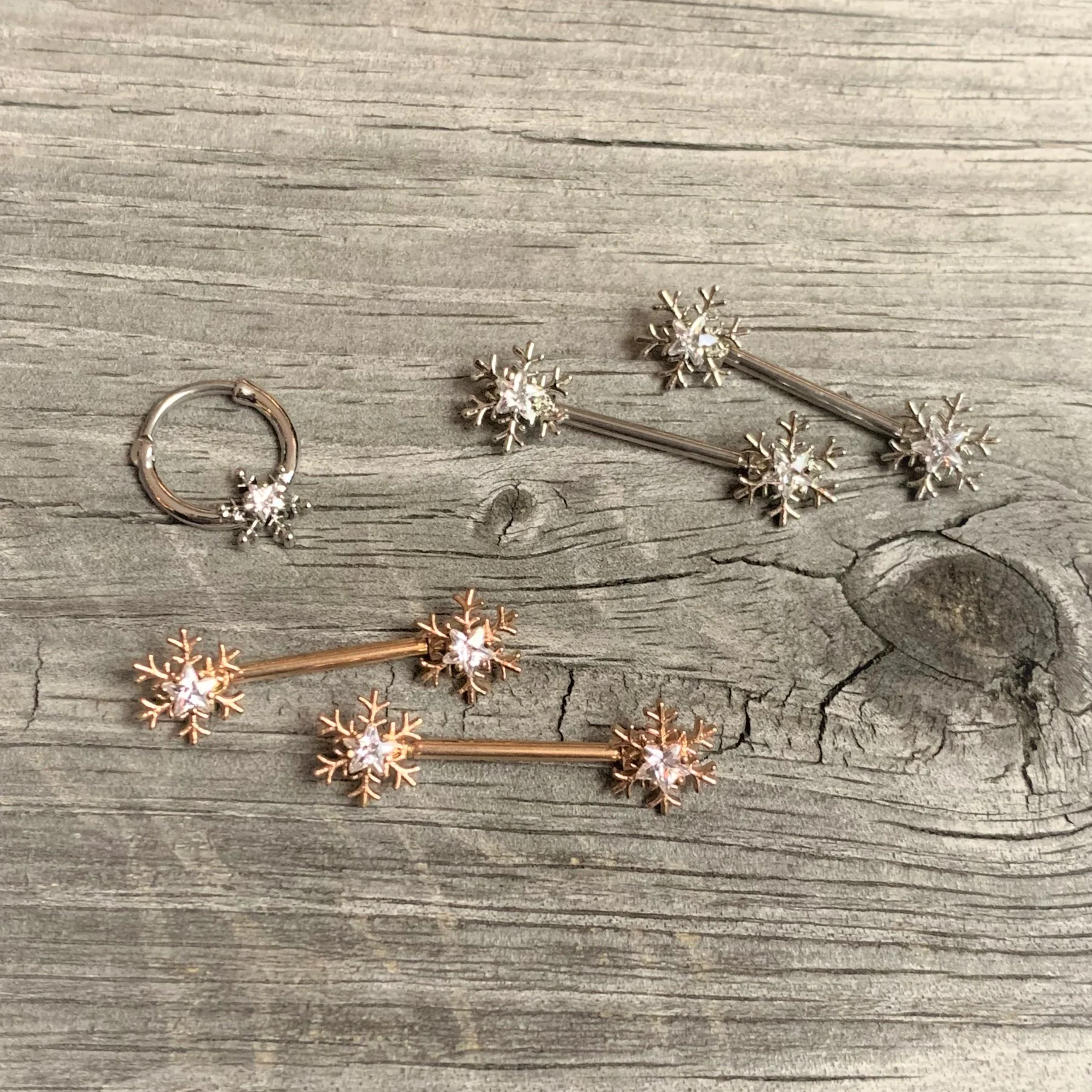 16G 3/8 Clear Gem Holiday Snowflake Septum Clicker - Image 4
