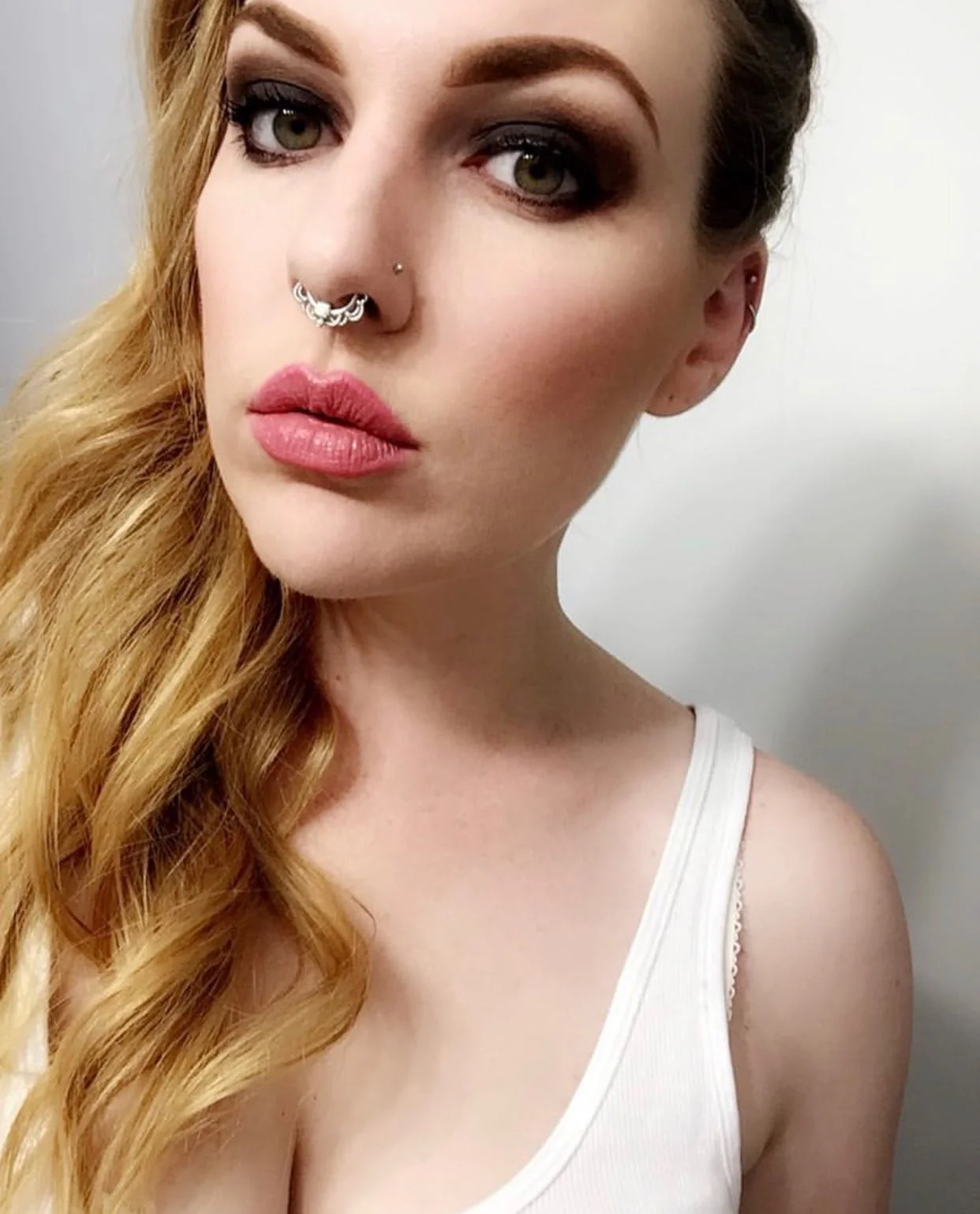16G 3/8 White Faux Opal Life of the Party Septum Clicker - Image 4