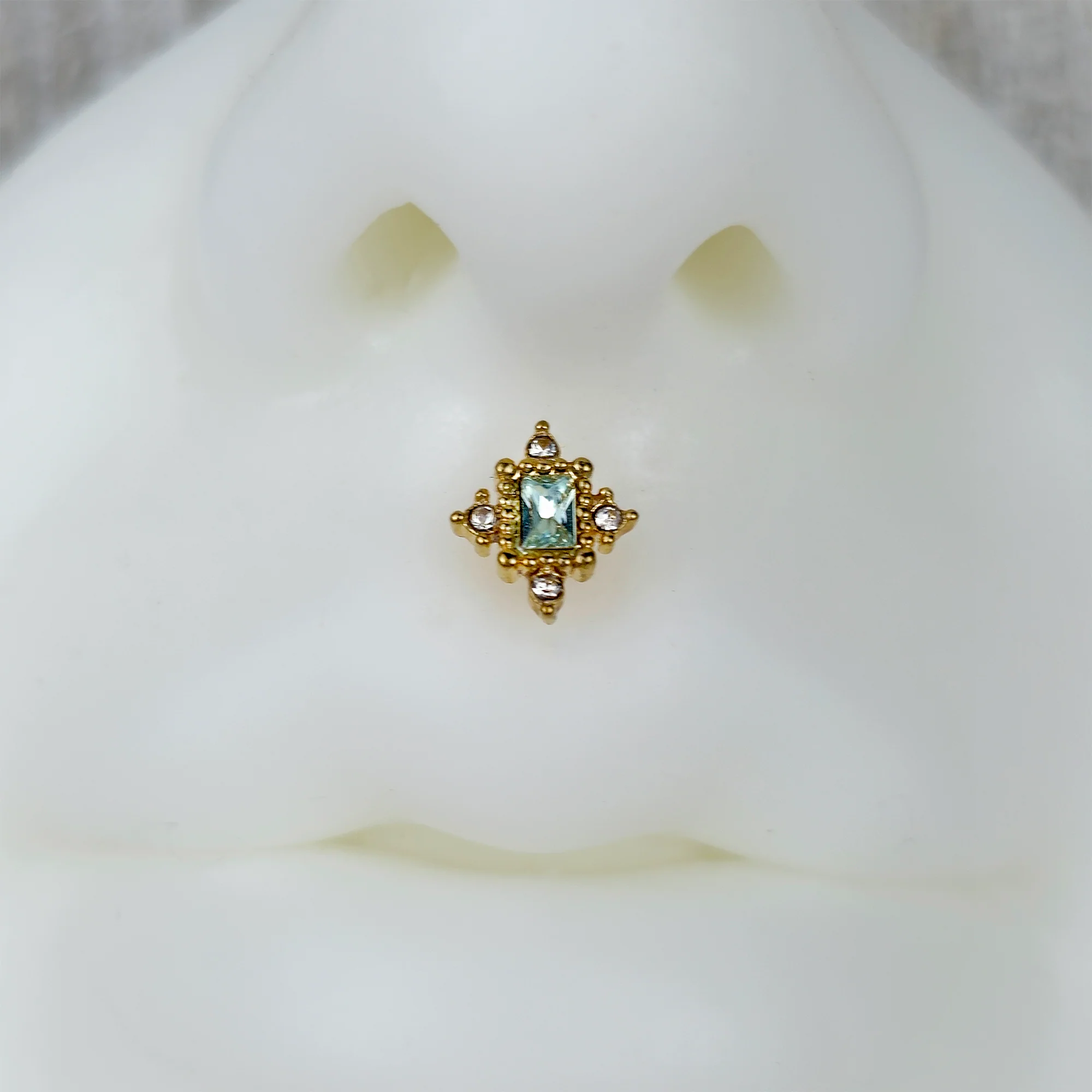 16G 5/16 Clear Gem Gold Tone Regal Seal Labret Monroe Tragus