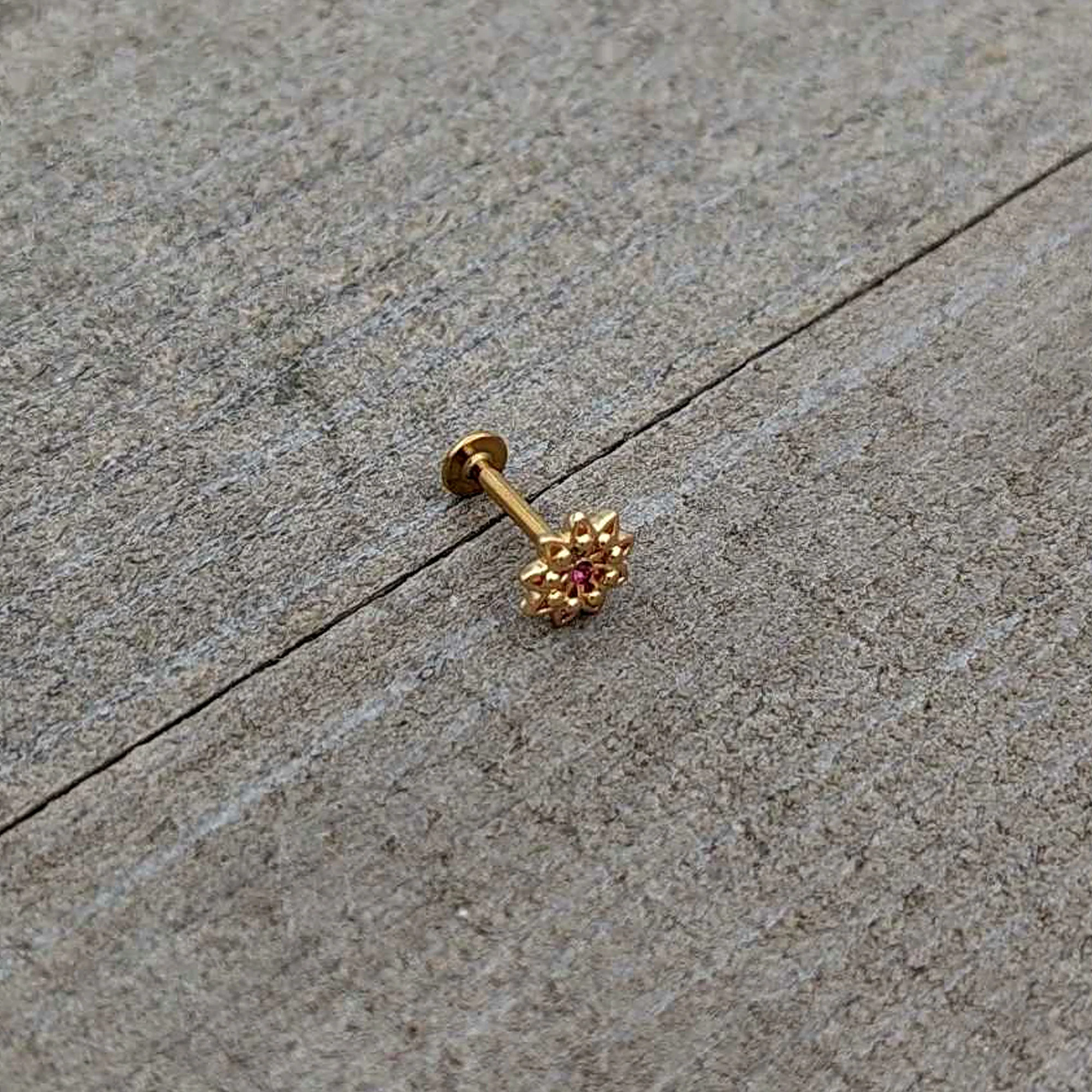 16G 5/16 Pink Gem Gold Tone Starry Flower Labret Monroe Tragus - Image 7