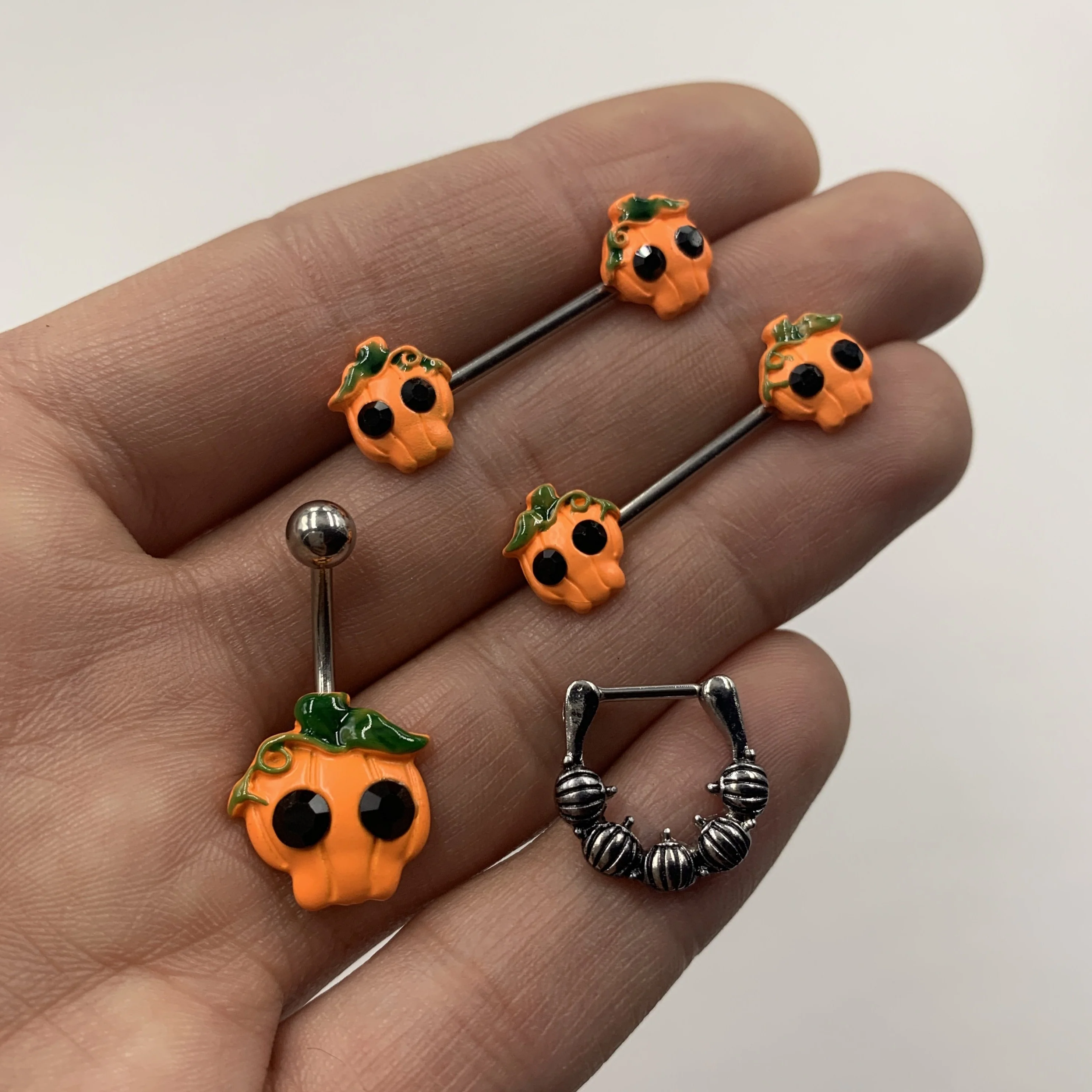 16G 5/16 Pumpkin Patch Halloween Septum Clicker - Image 2