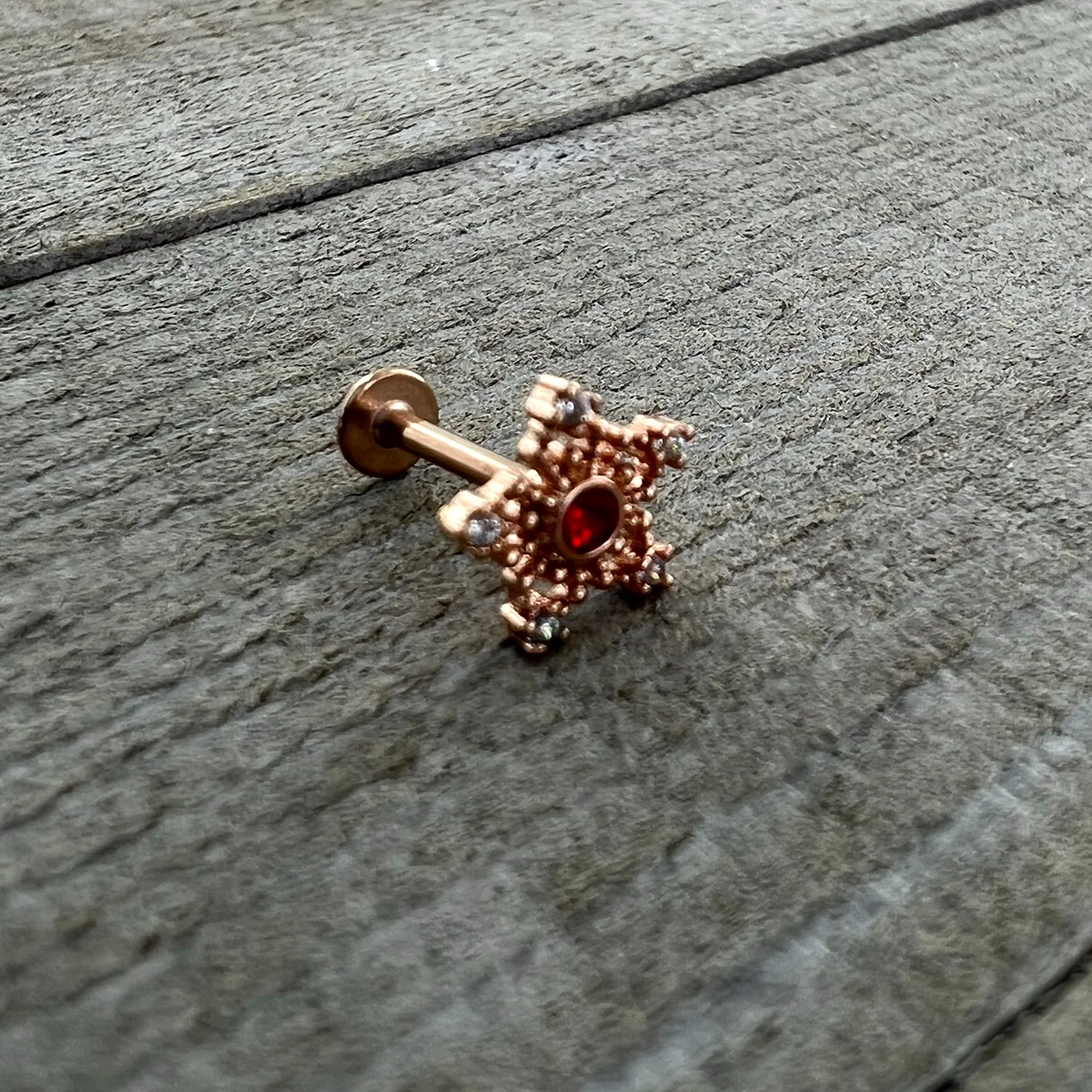 16G 5/16 Red Gem Rose Gold Tone Texture Snowflake Labret Tragus - Image 6