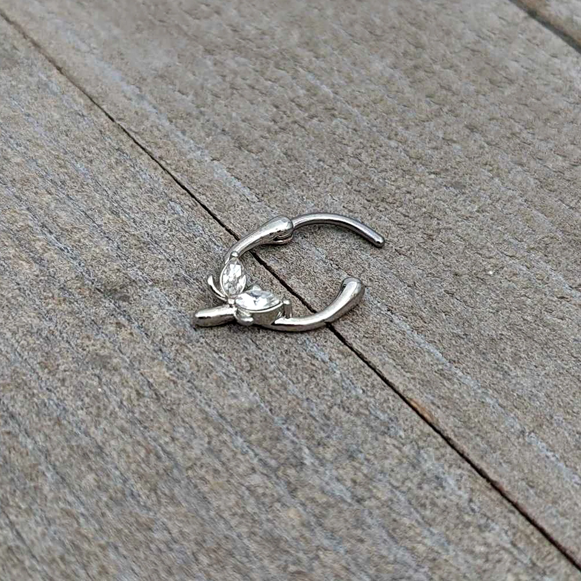 16G 5/16 Clear Gem Simple Style Dragonfly Cartilage Clicker - Image 7