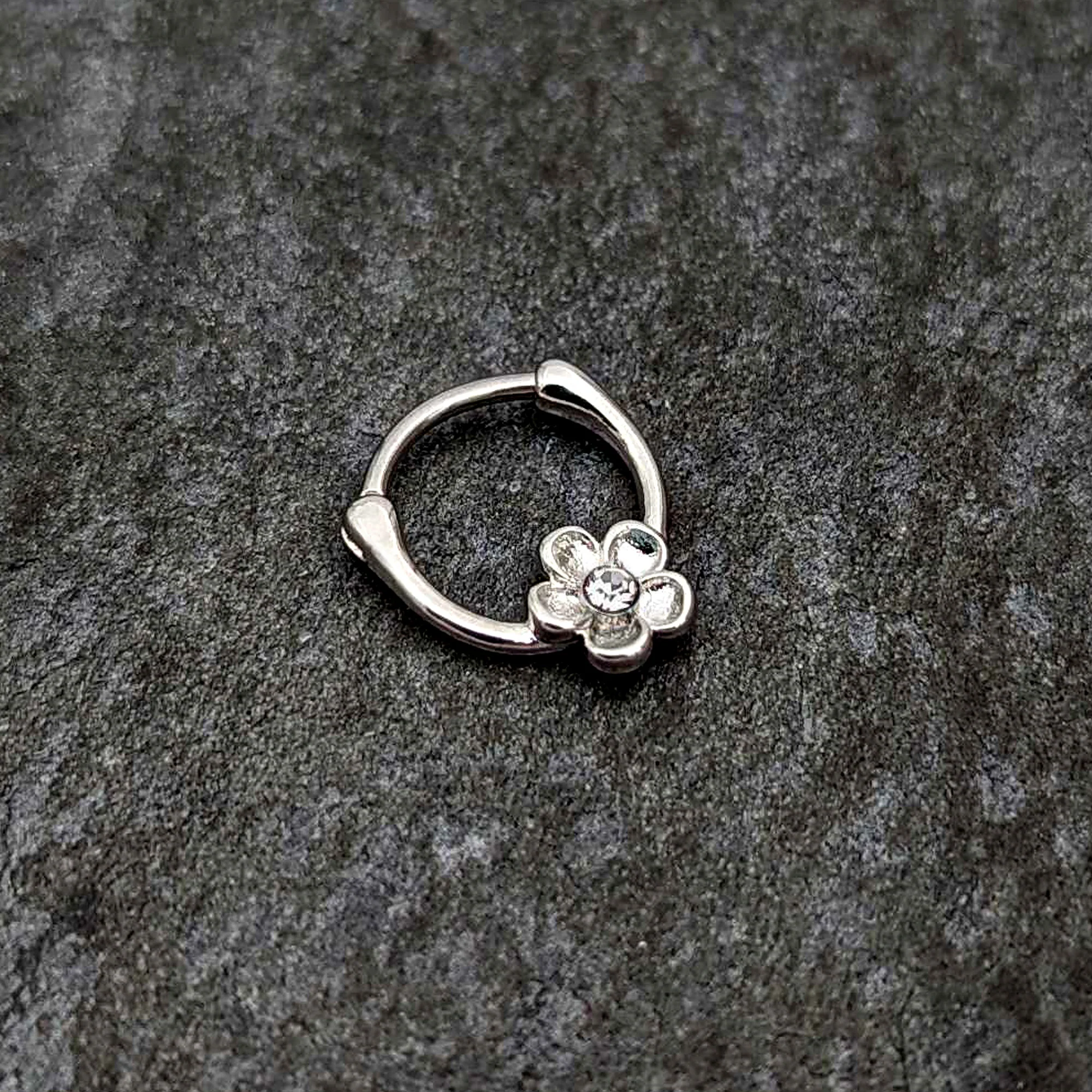 16G 5/16 Clear Gem Sweetheart Flower Cartilage Clicker - Image 4