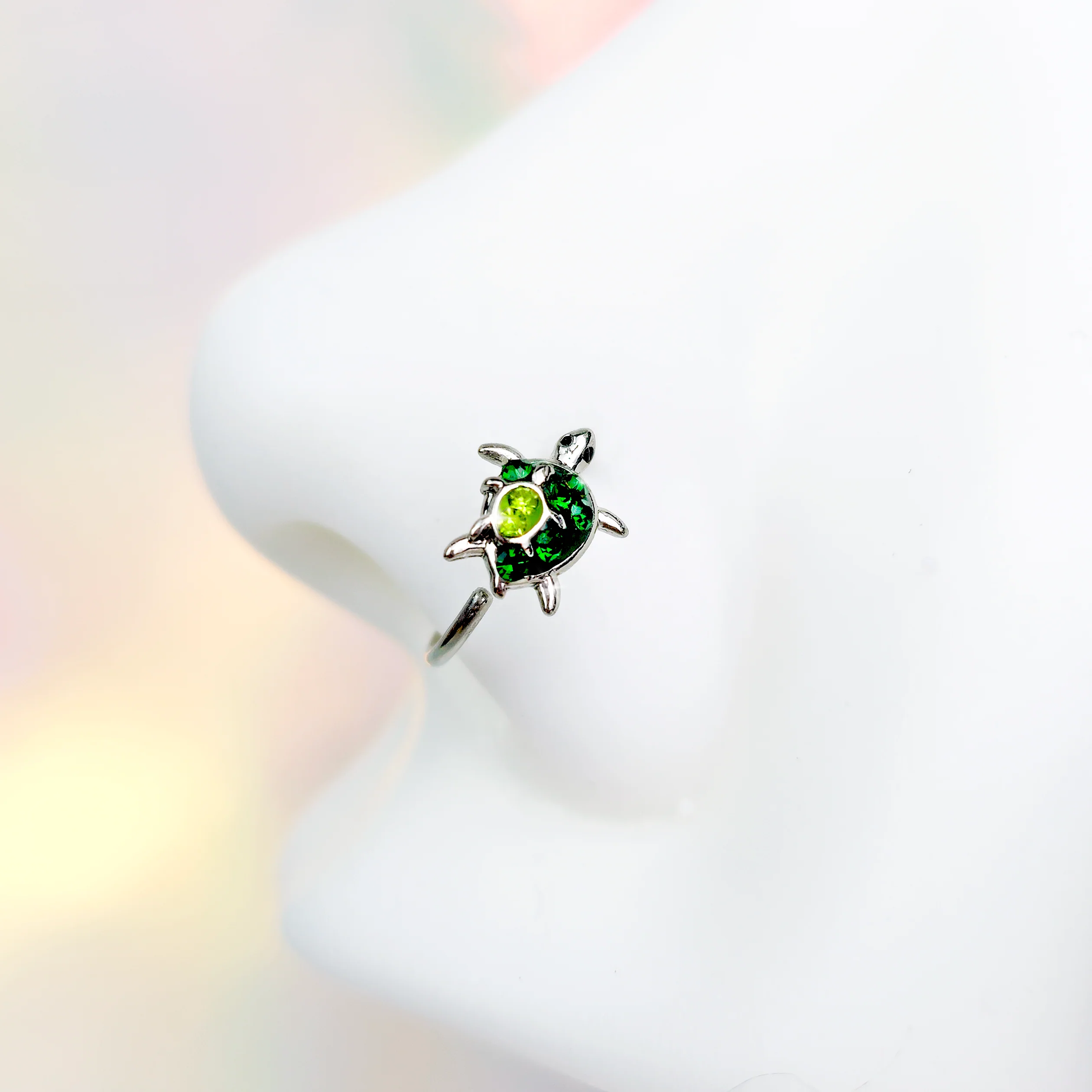 18G 3/8 Green Clear Gem Turtle World Nose Hoop - Image 2