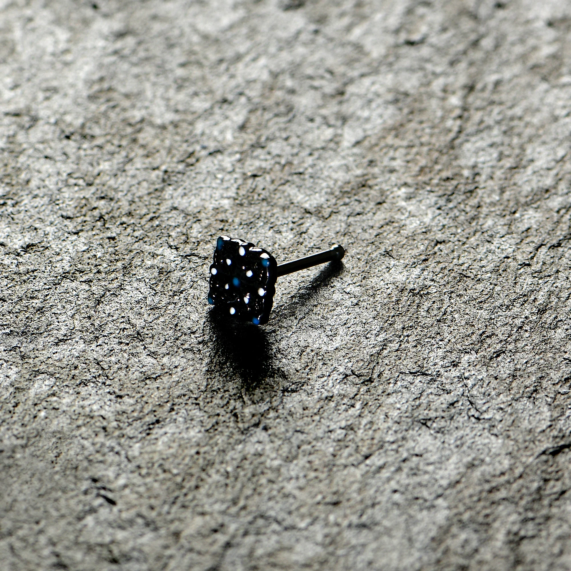 20G 1/4 Black Lacy Rhombus Nose Bone - Image 6