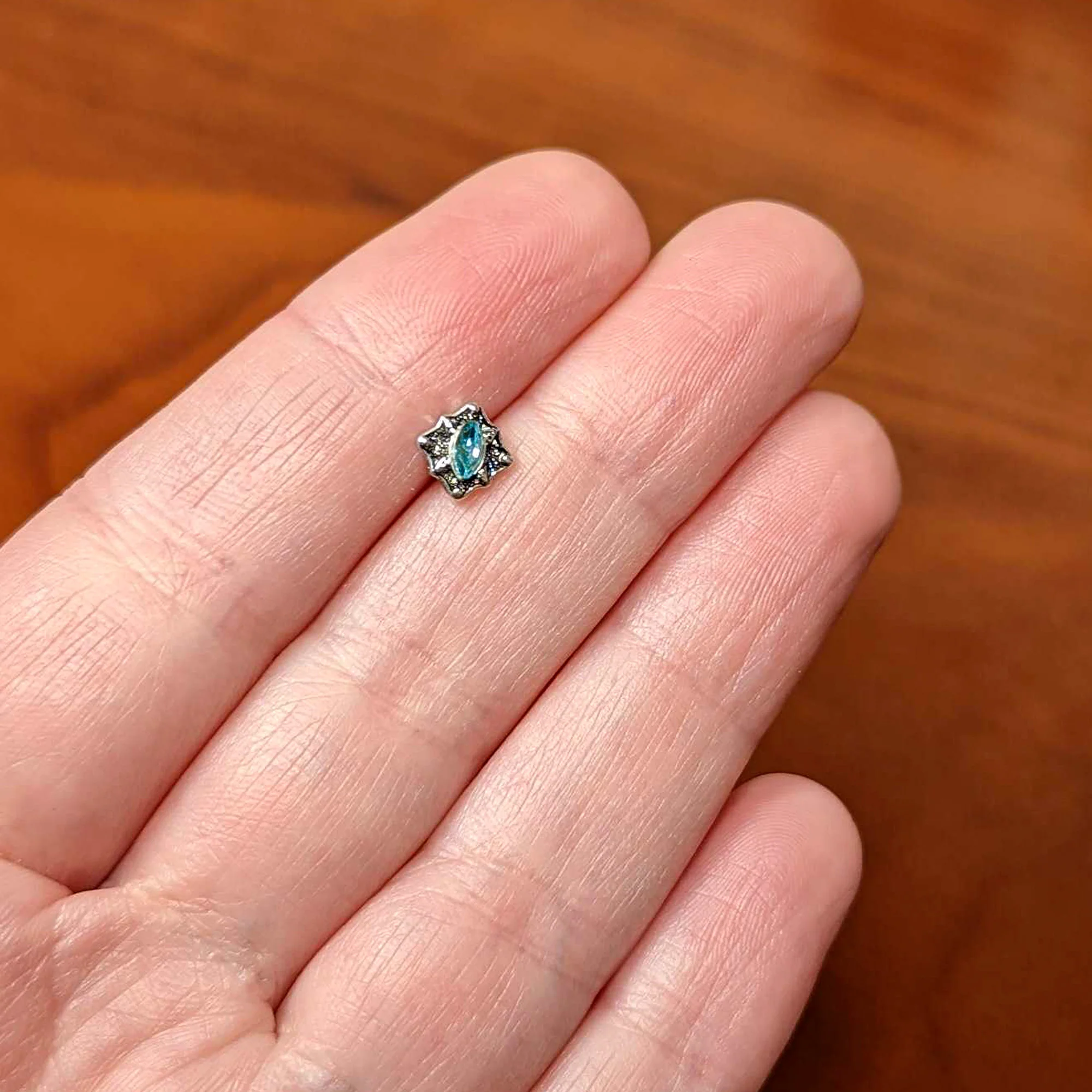 20G 1/4 Blue Gem Rhombus Retro Nose Bone - Image 5