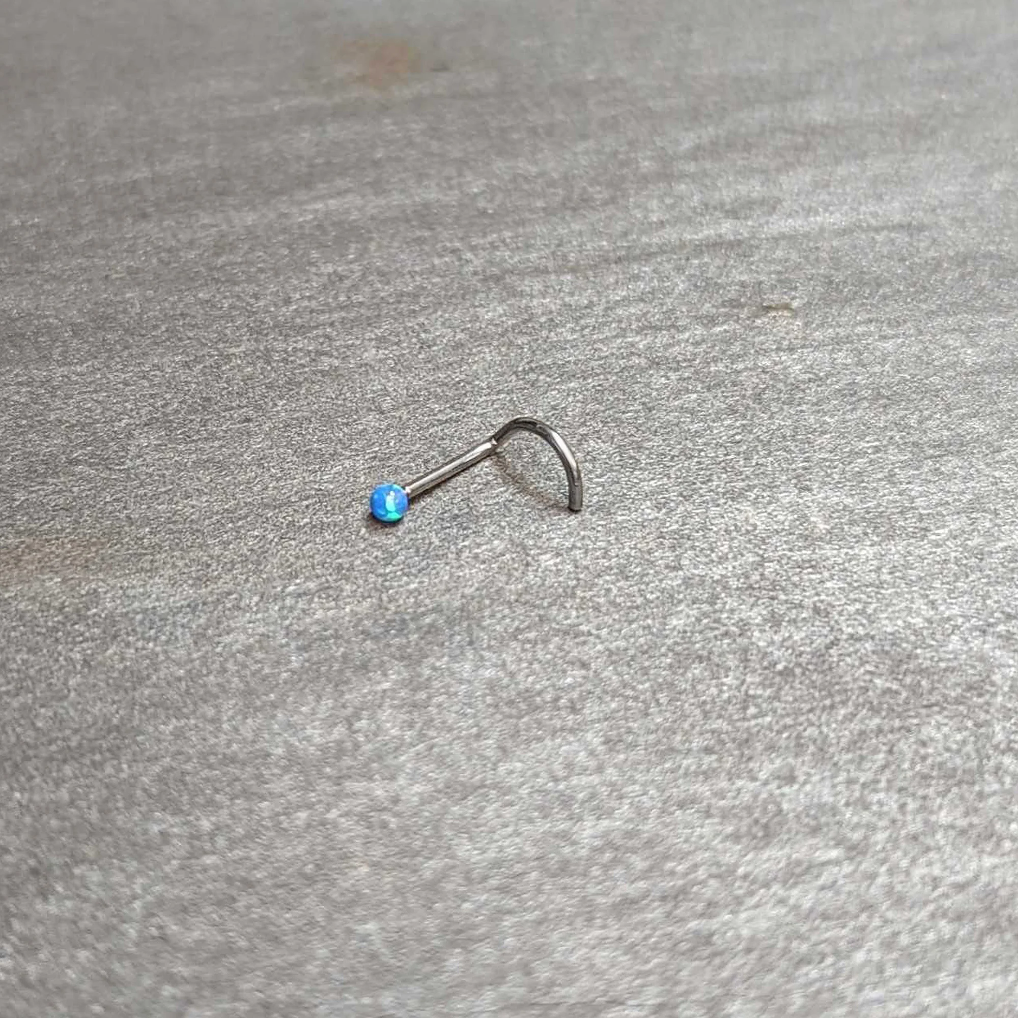 20G 1/4 Blue Synth Opal G23 Titanium Threadless Left Nose Screw - Image 9