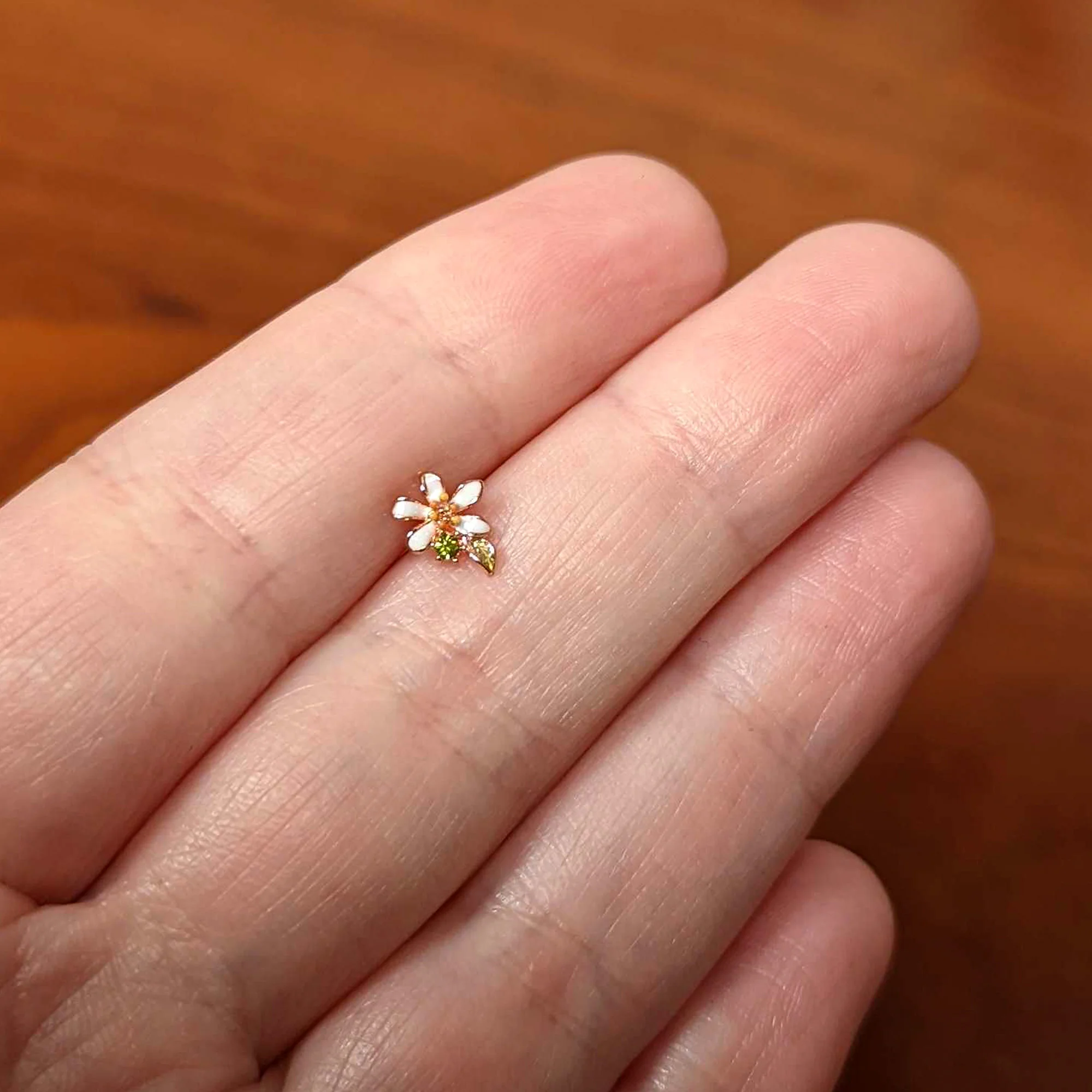 20G 1/4 Green CZ Gem Rosy Bold Flower Nose Bone - Image 5