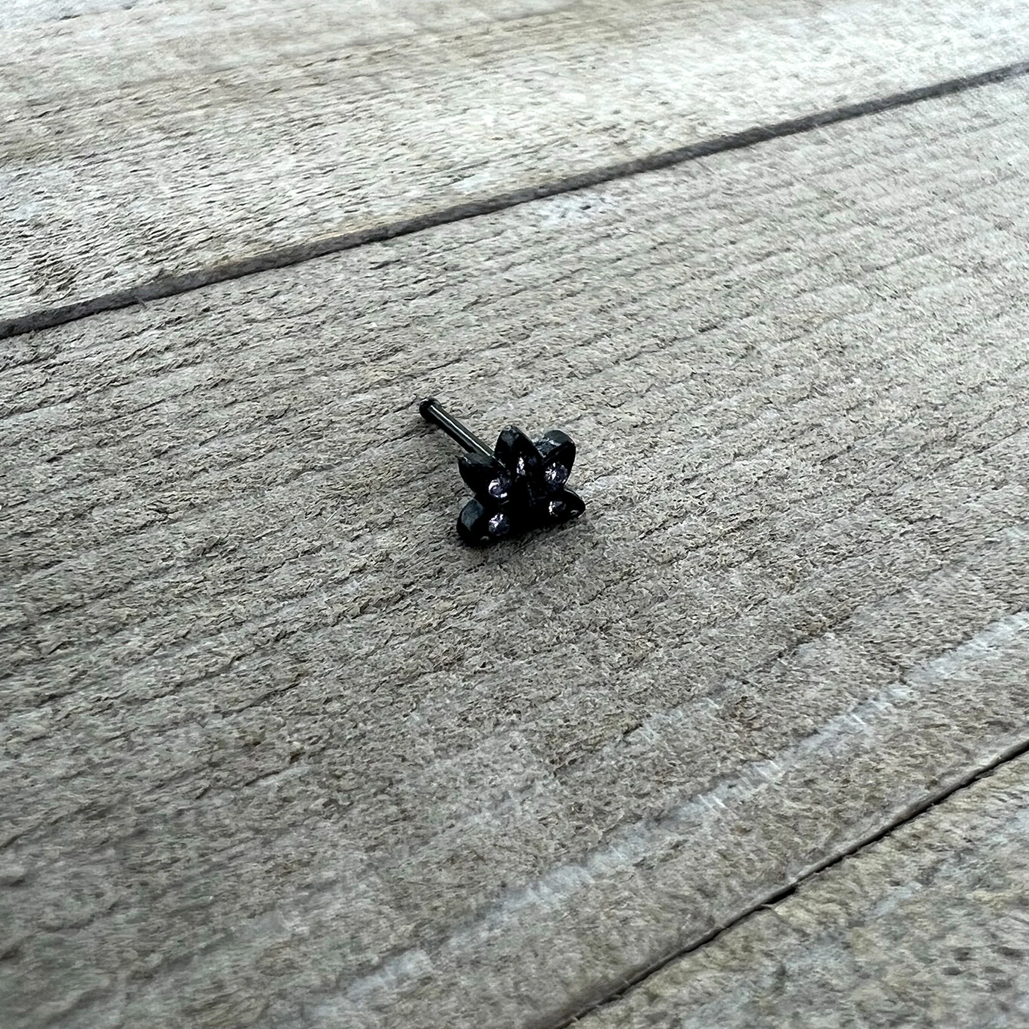 20G 1/4 Purple Gem Black Skull Blossom Nose Bone - Image 5