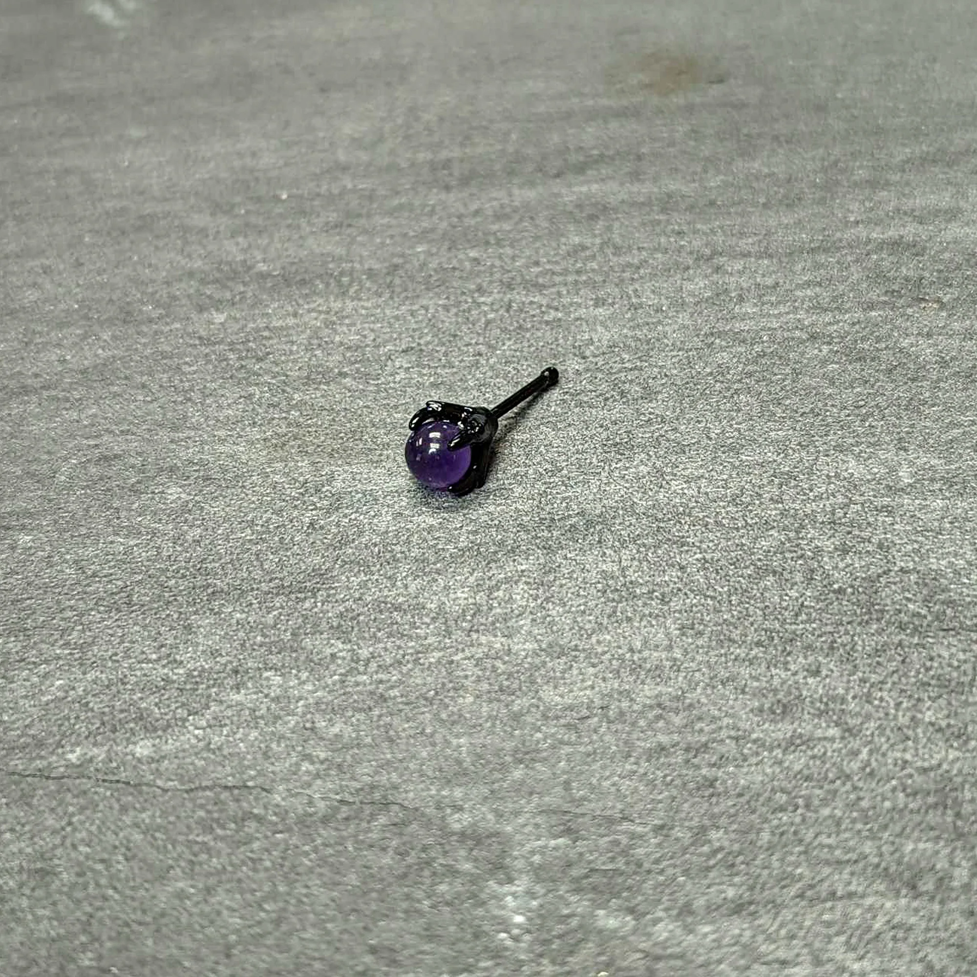 20G 1/4 Purple Synthetic Amethyst Black Claw Hand Nose Bone - Image 6
