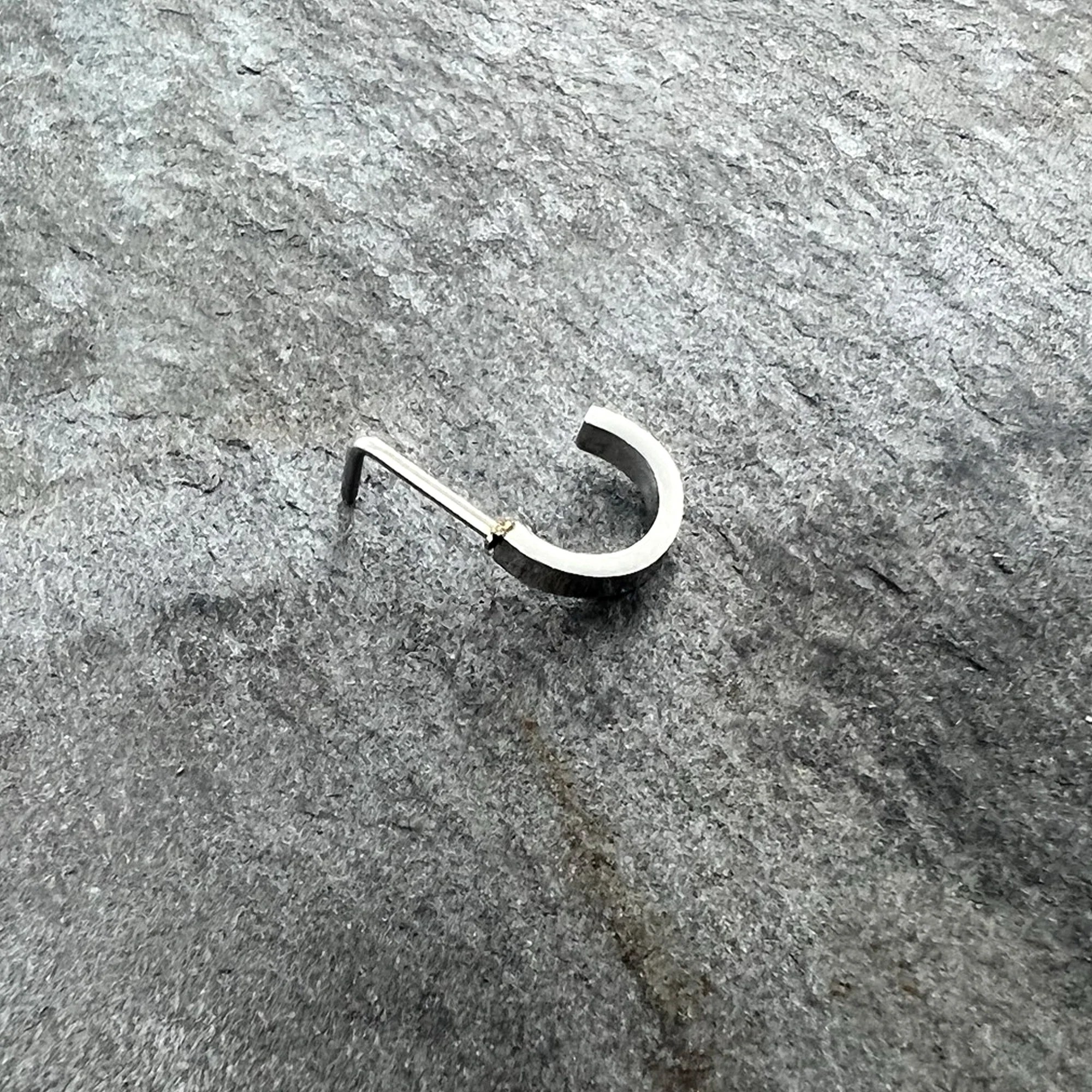 20G 1/4 Simply Smooth Faux Hoop L Shape Nose Ring - Image 5