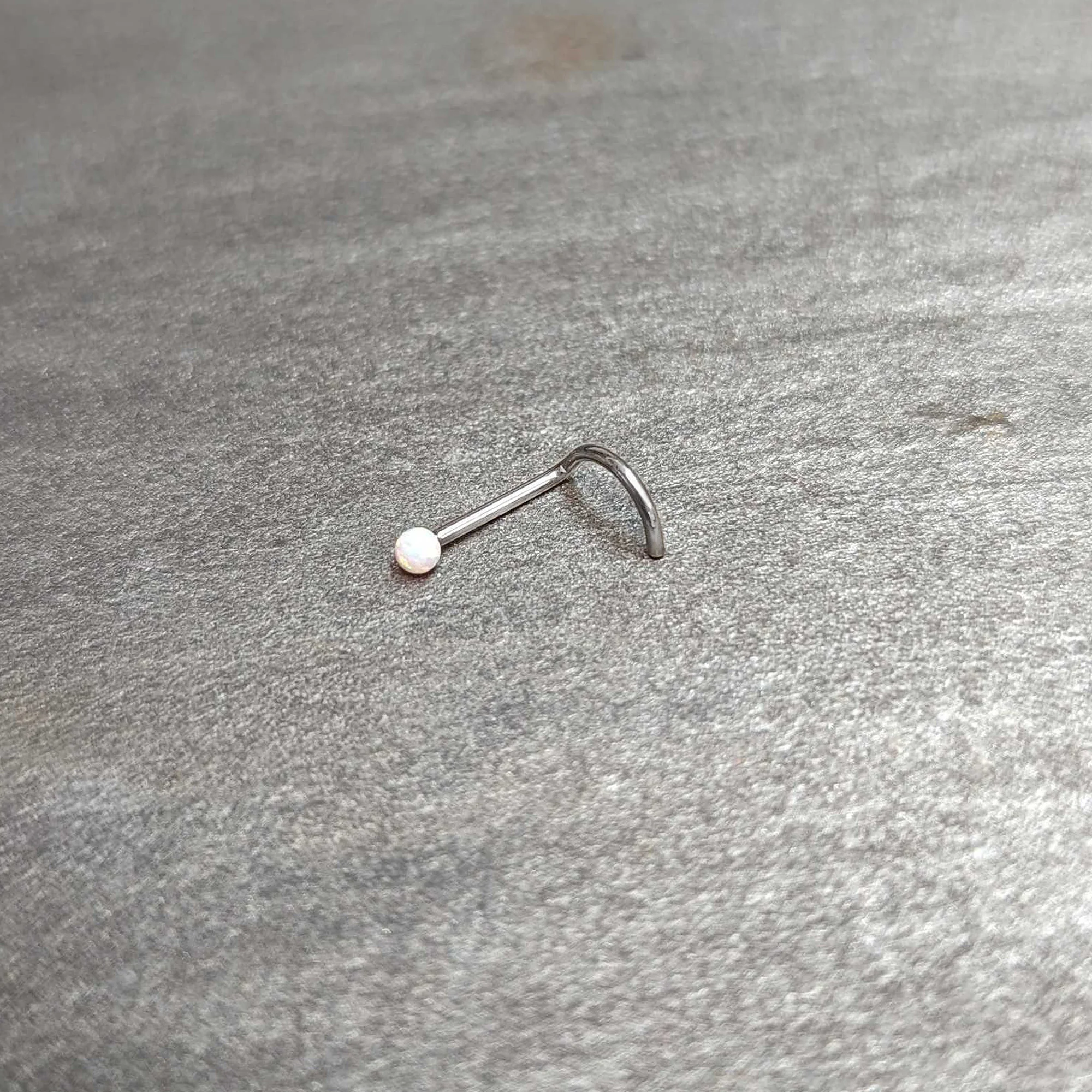 20G 1/4 White Synth Opal G23 Titanium Threadless Left Nose Screw - Image 4