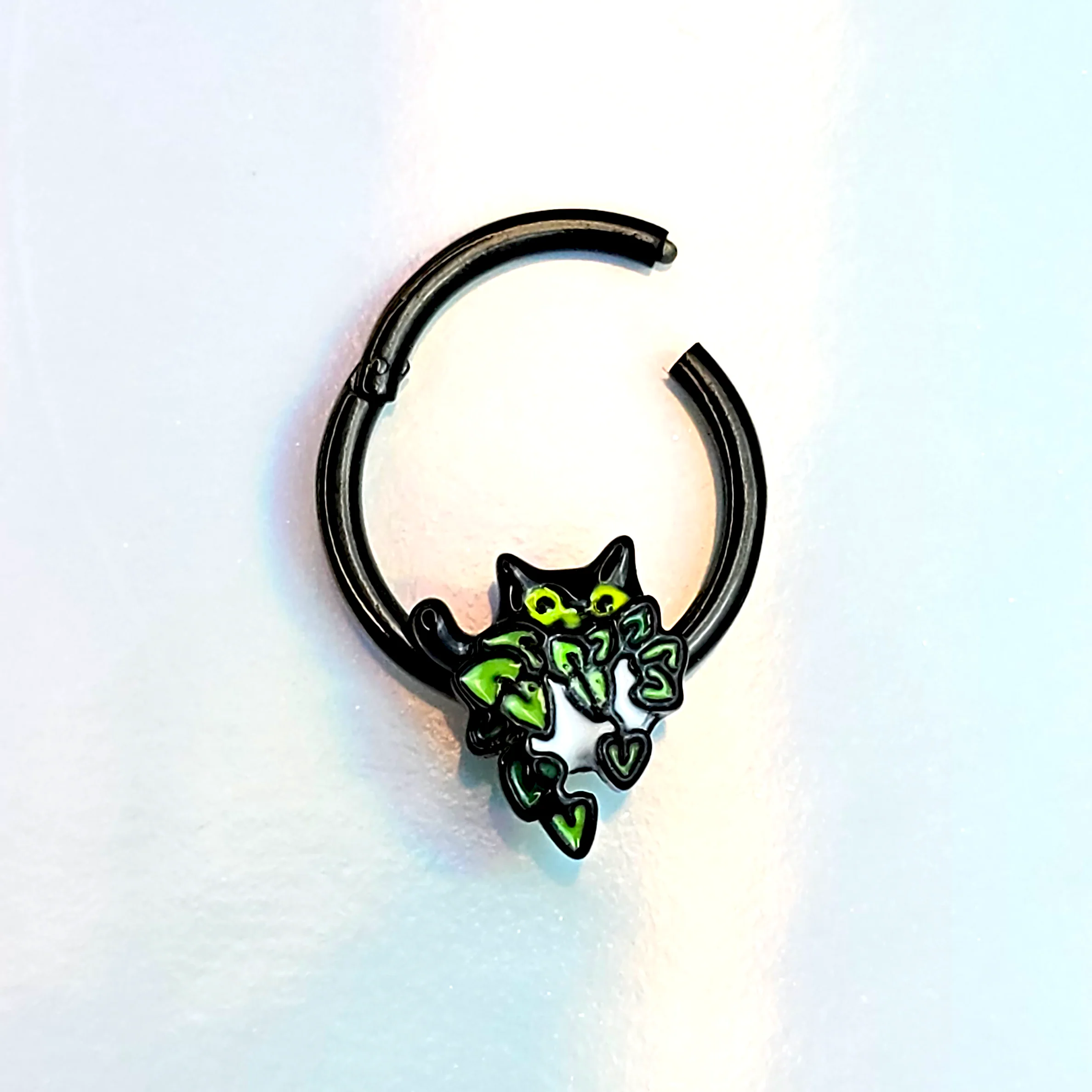 20G 5/16 Black Pouncing Cat Nose Hoop - Image 2