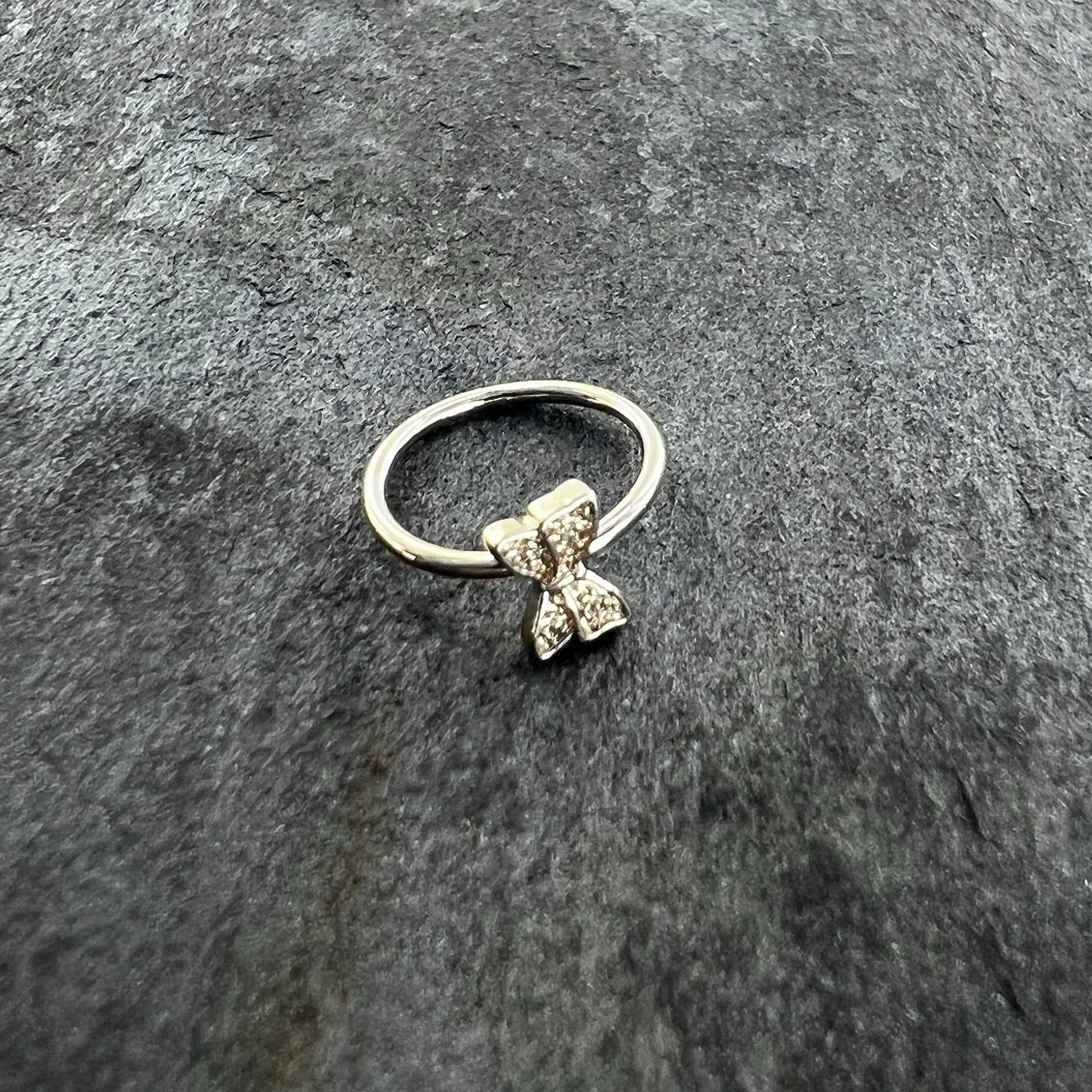20G 5/16 Textured Little Bow Seamless Nose Hoop - Image 5