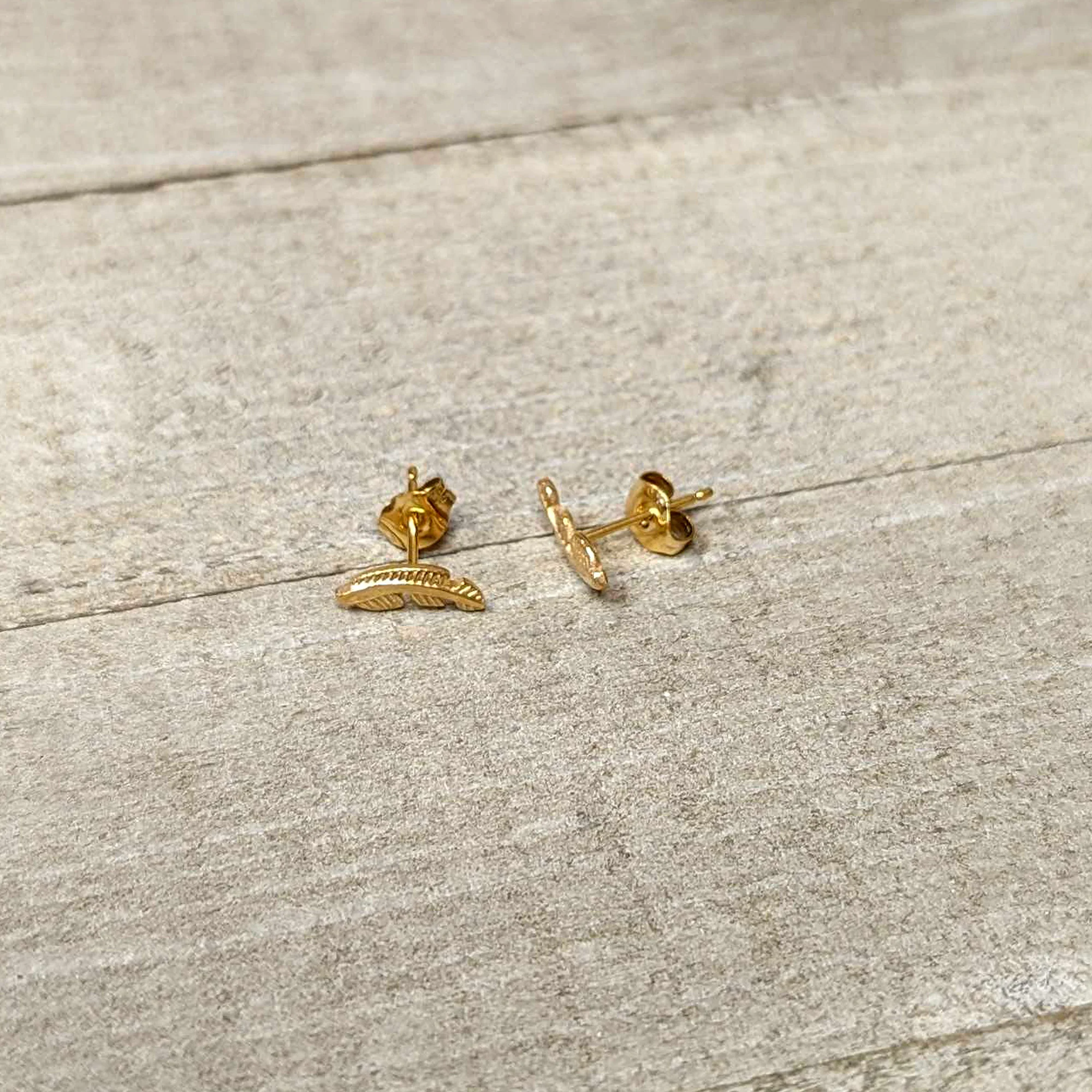 20G Gold Tone ASTM F-136 Implant Grade Titanium Fashion Feather Stud Earrings - Image 7