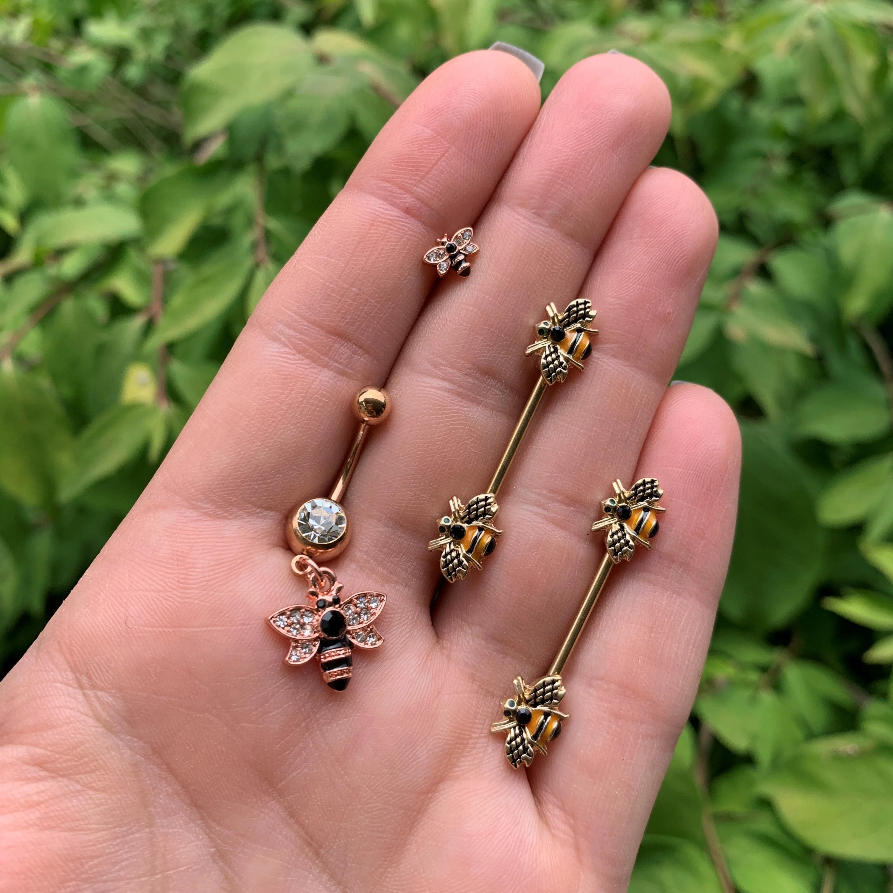 Black Clear Gem Rose Gold Tone Bee Dangle Belly Ring - Image 2