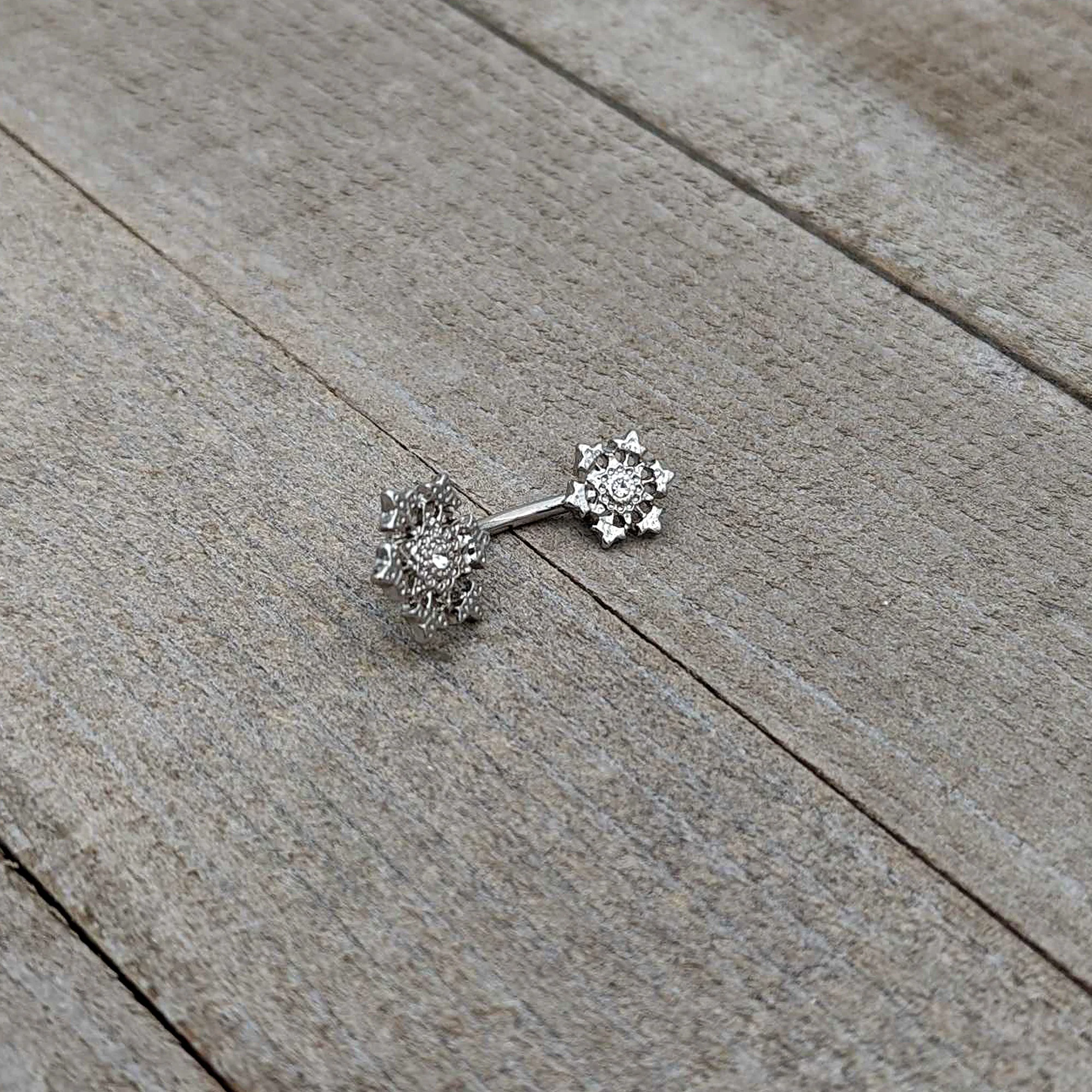Clear Gem Filigree Winter Snowflakes Double Mount Belly Ring - Image 6