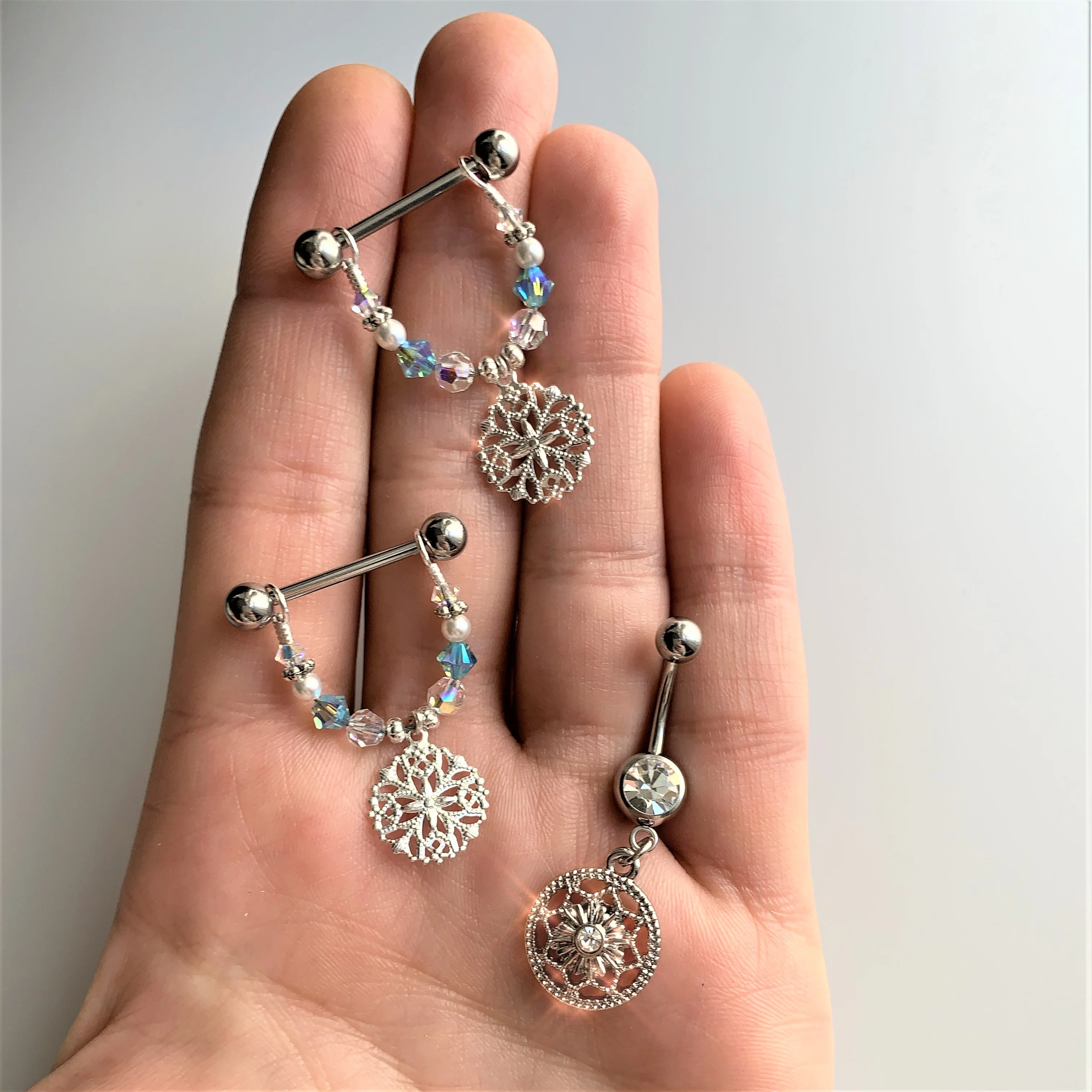 Clear Gem Ring Around a Snowflake Dangle Belly Ring - Image 2
