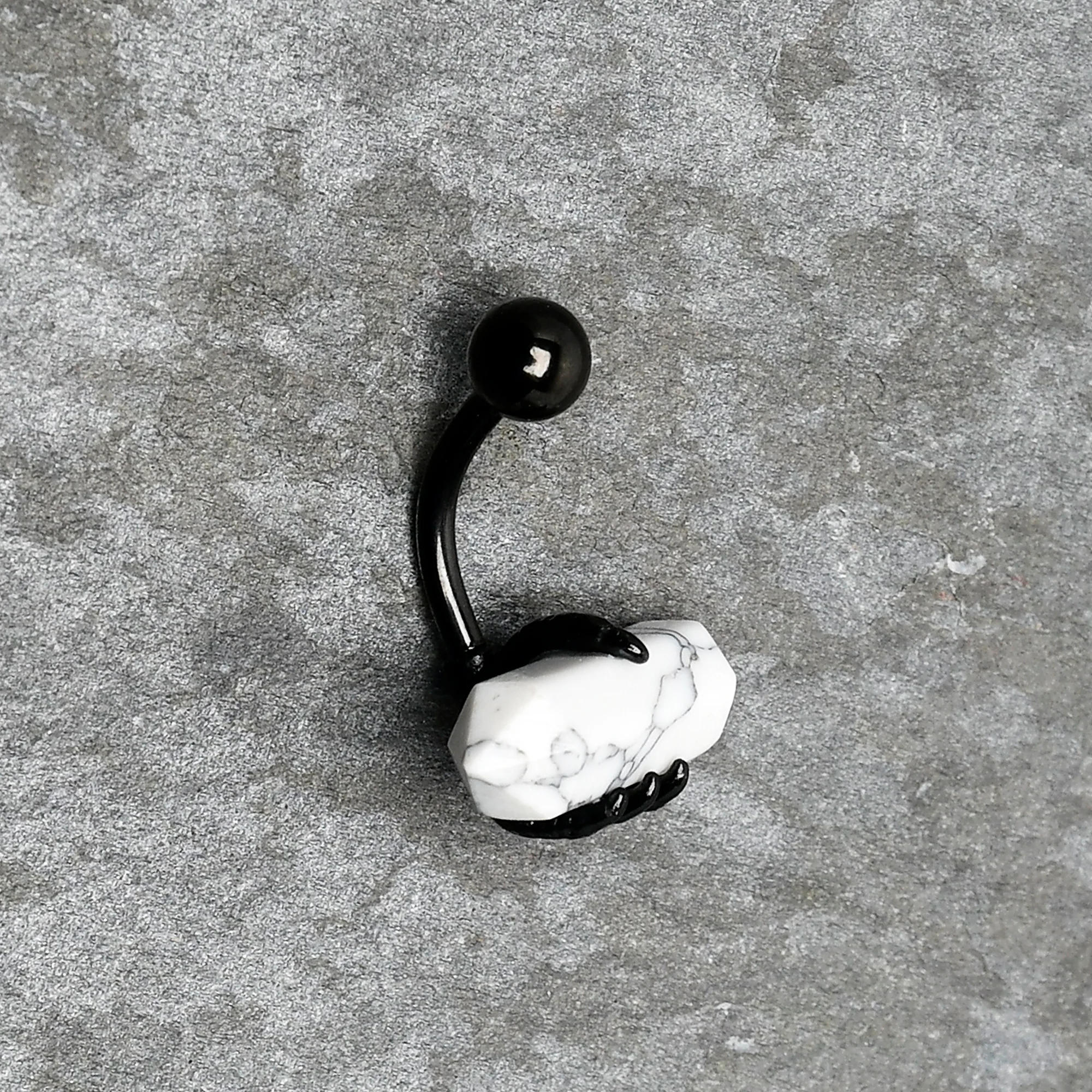 White Howlite Stone Black Claw Belly Ring - Image 9